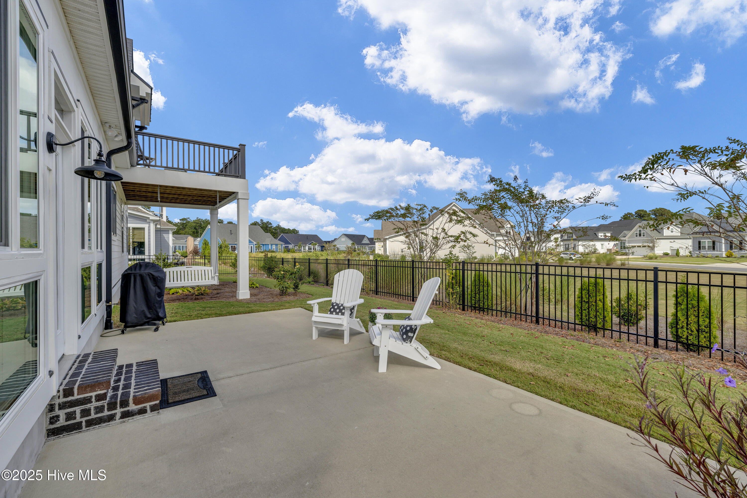 100557399 | Photo 63