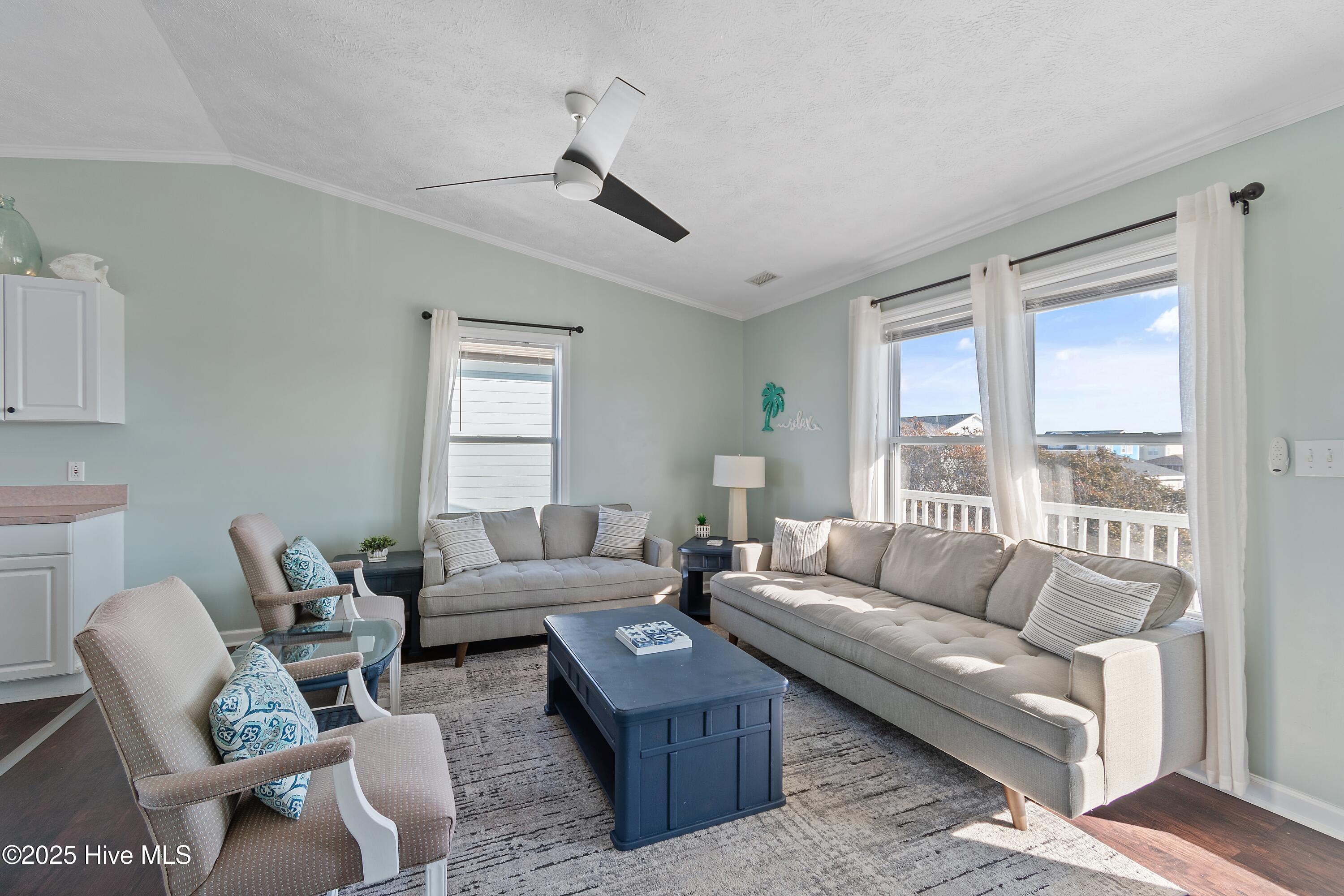 100542122 | Photo 38