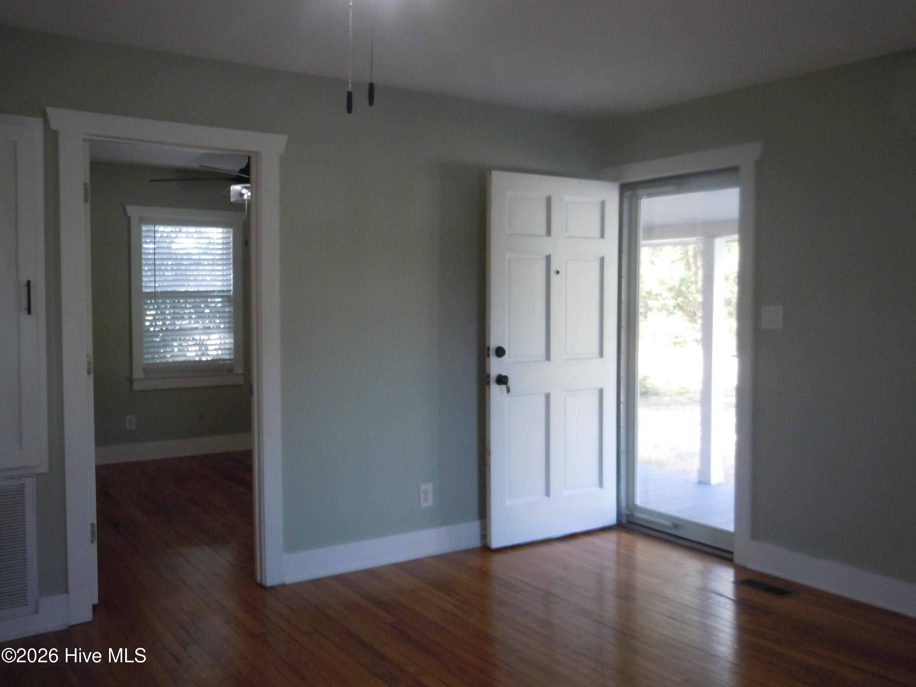 100553608 | Photo 14