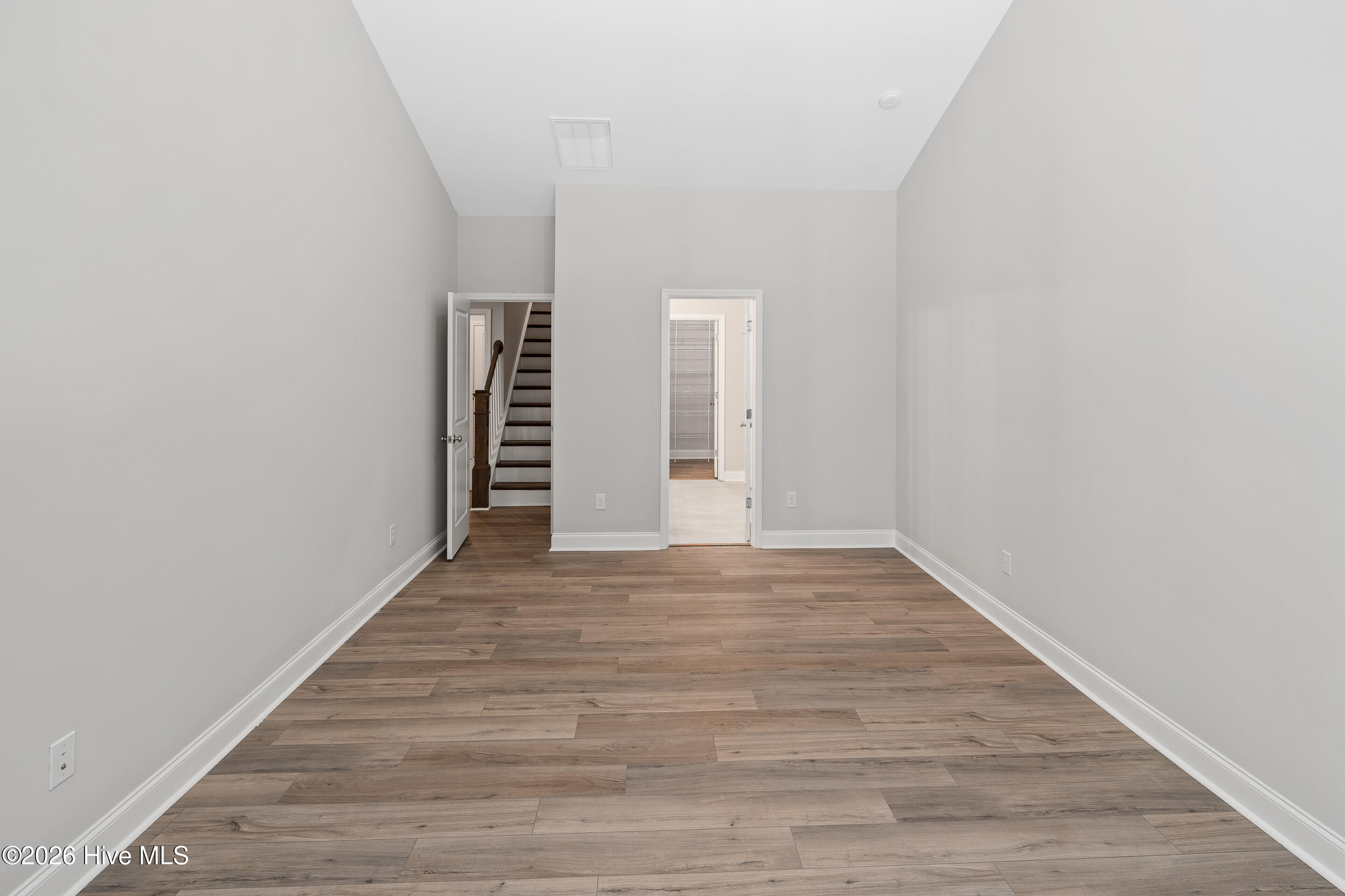 100552787 | Photo 11