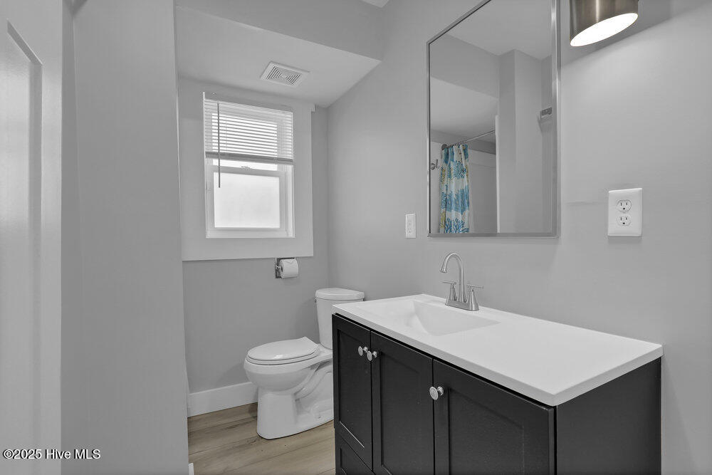 100556855 | Photo 10