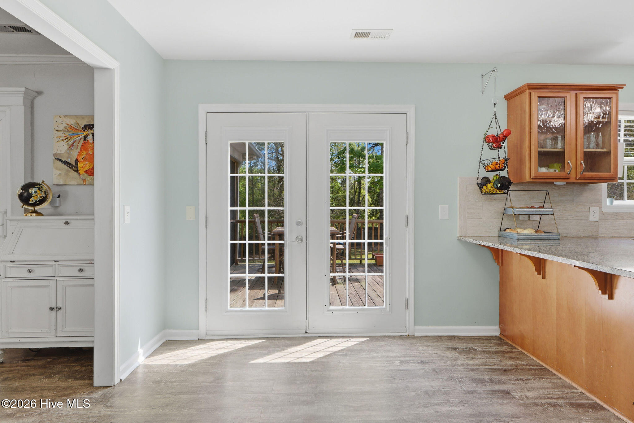 100565311 | Photo 14