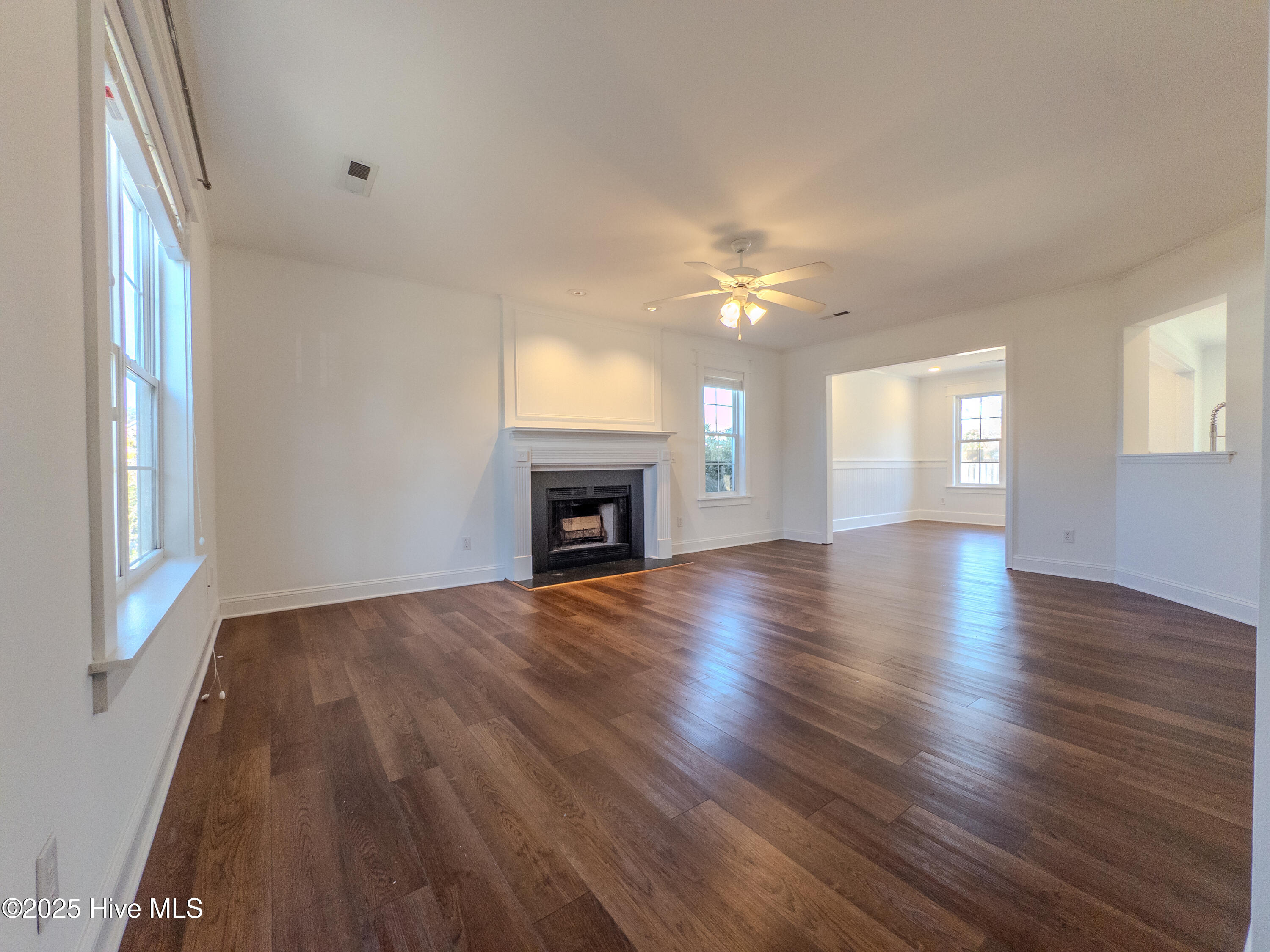 100546237 | Photo 30