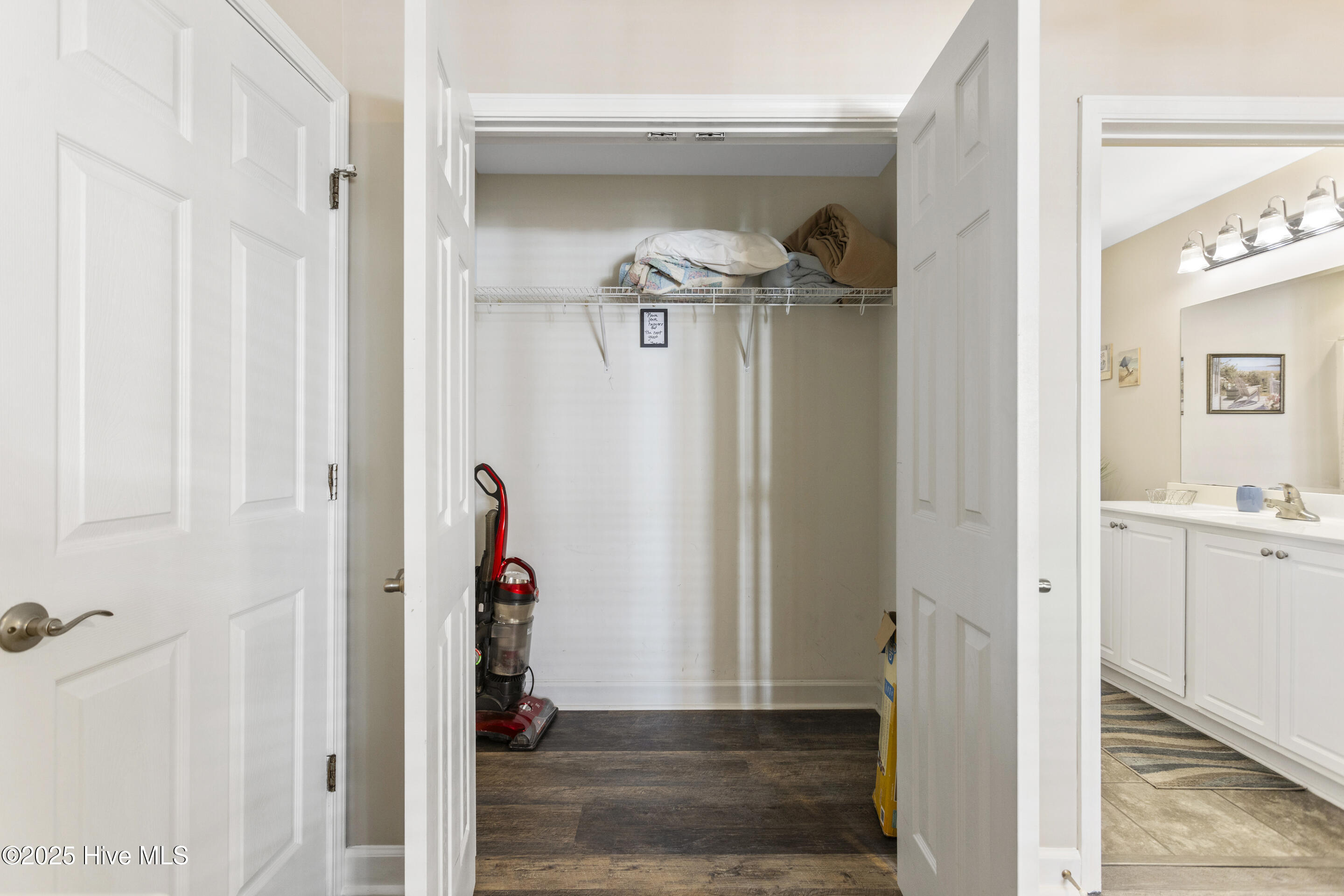 100531456 | Photo 14