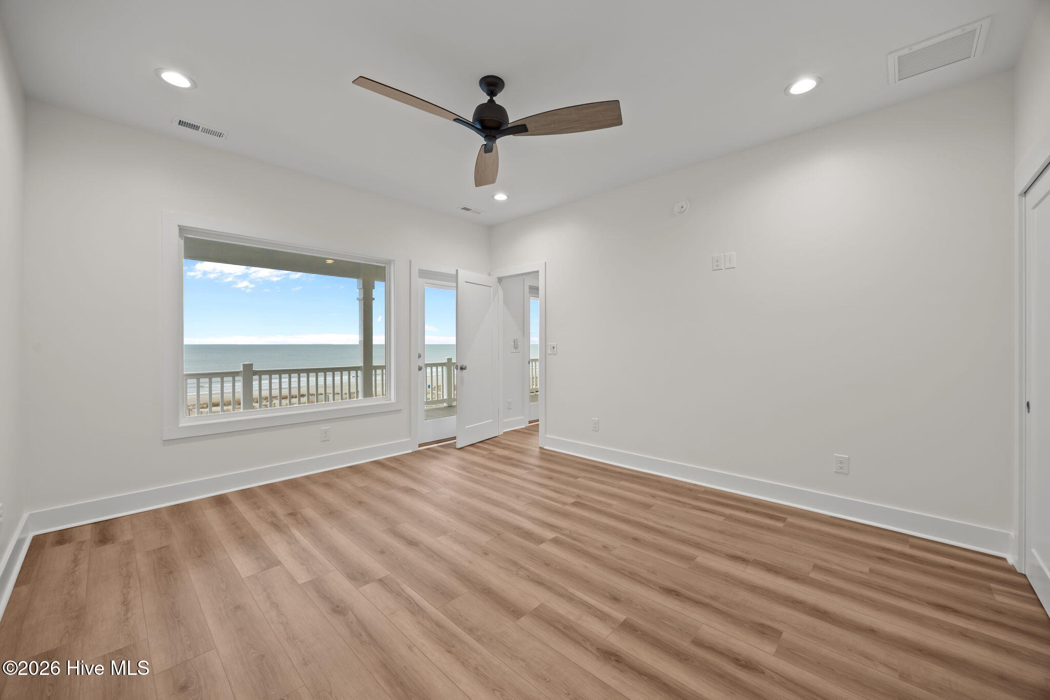 100552819 | Photo 40