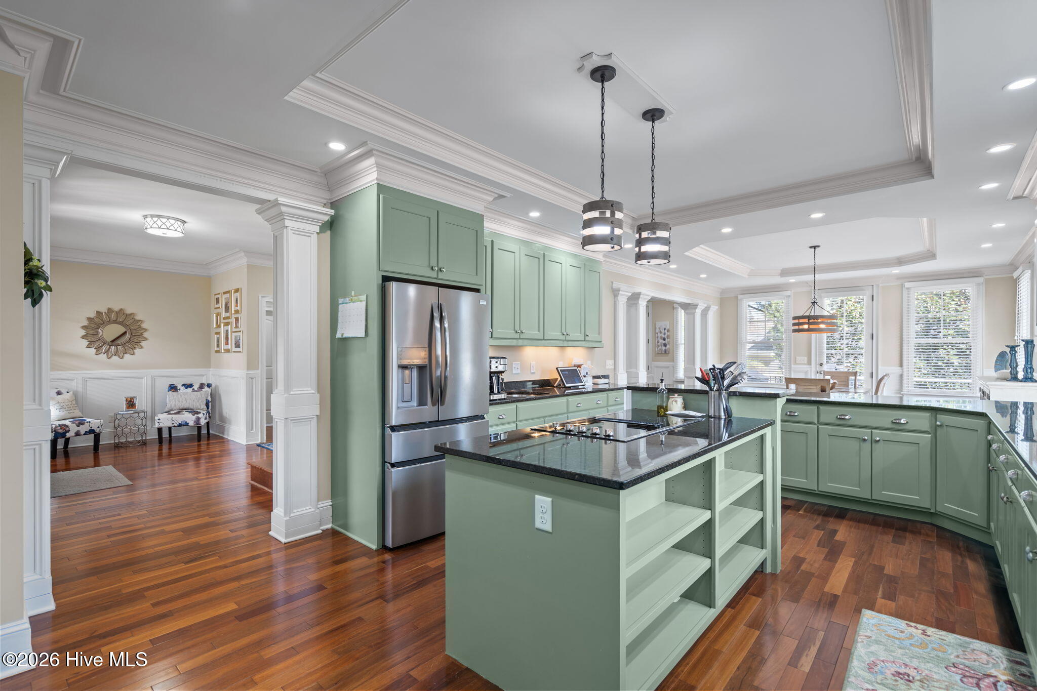 100561937 | Photo 24