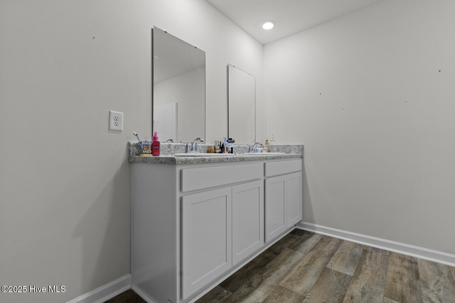 100527652 | Photo 16