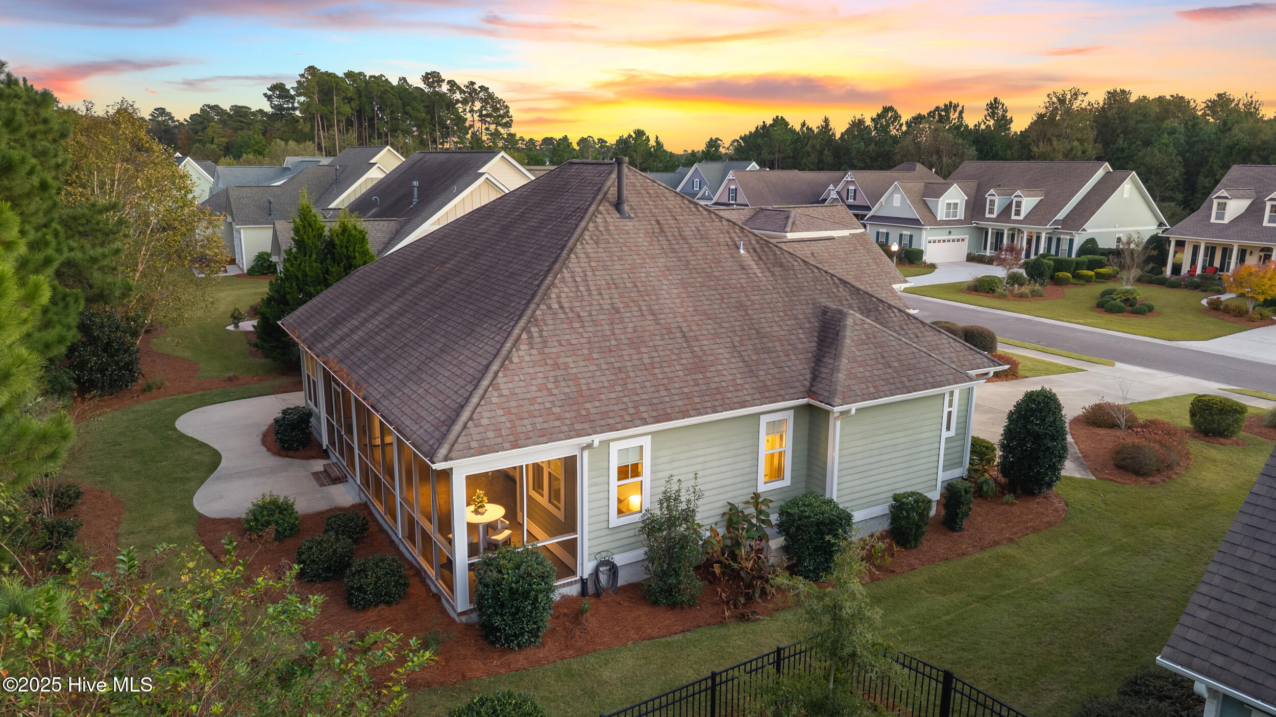 100549327 | Photo 59