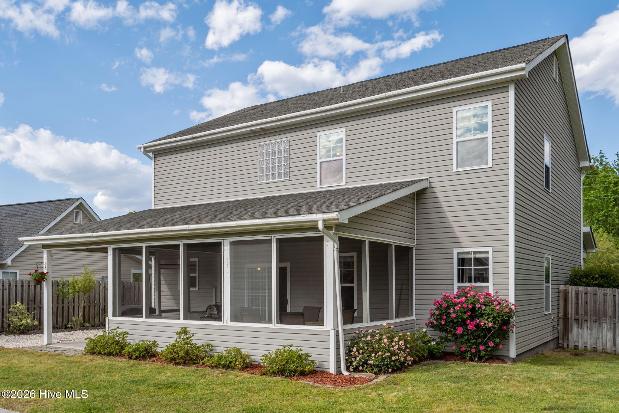 100568567 | Photo 43