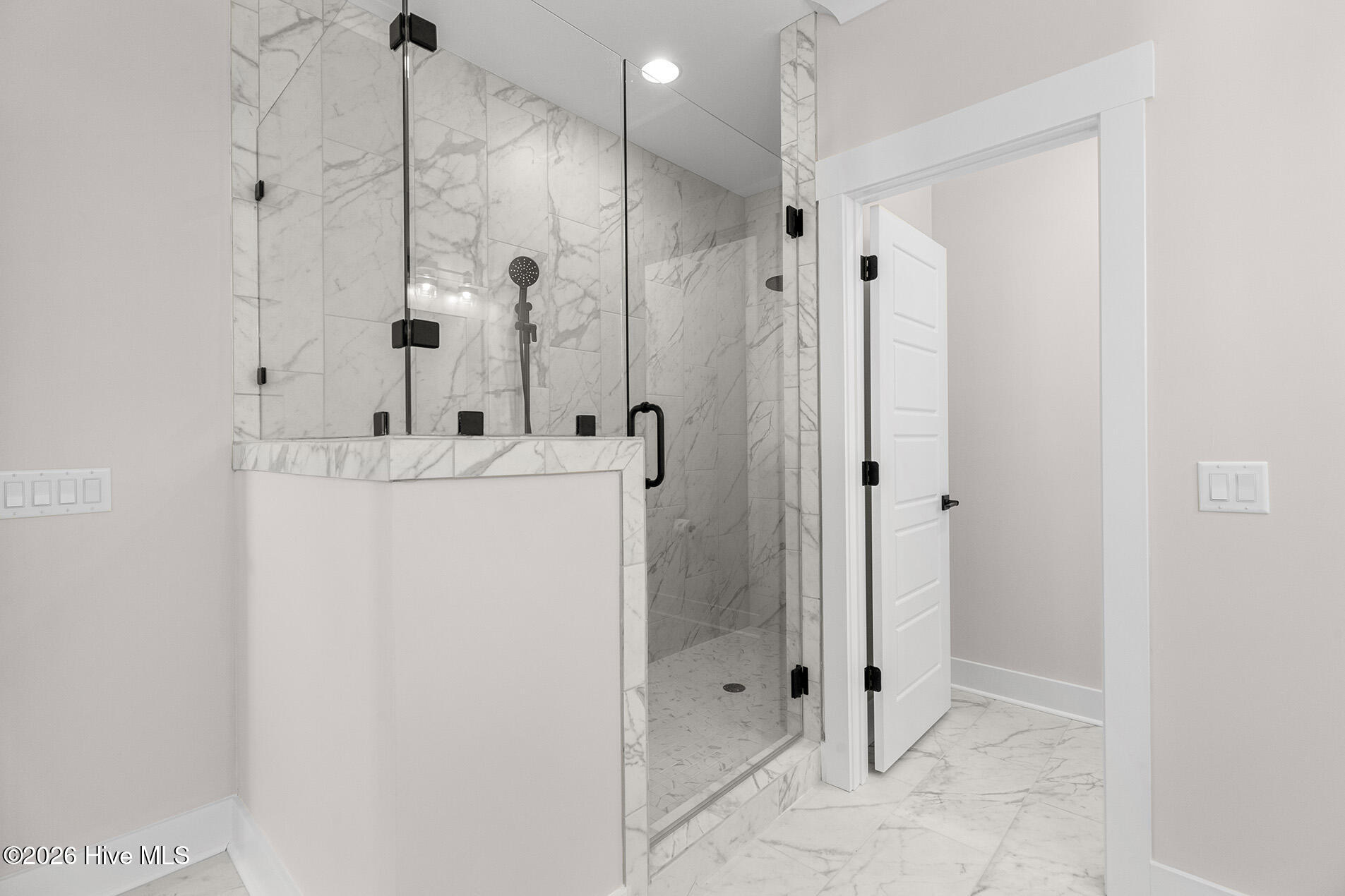 100555900 | Photo 38