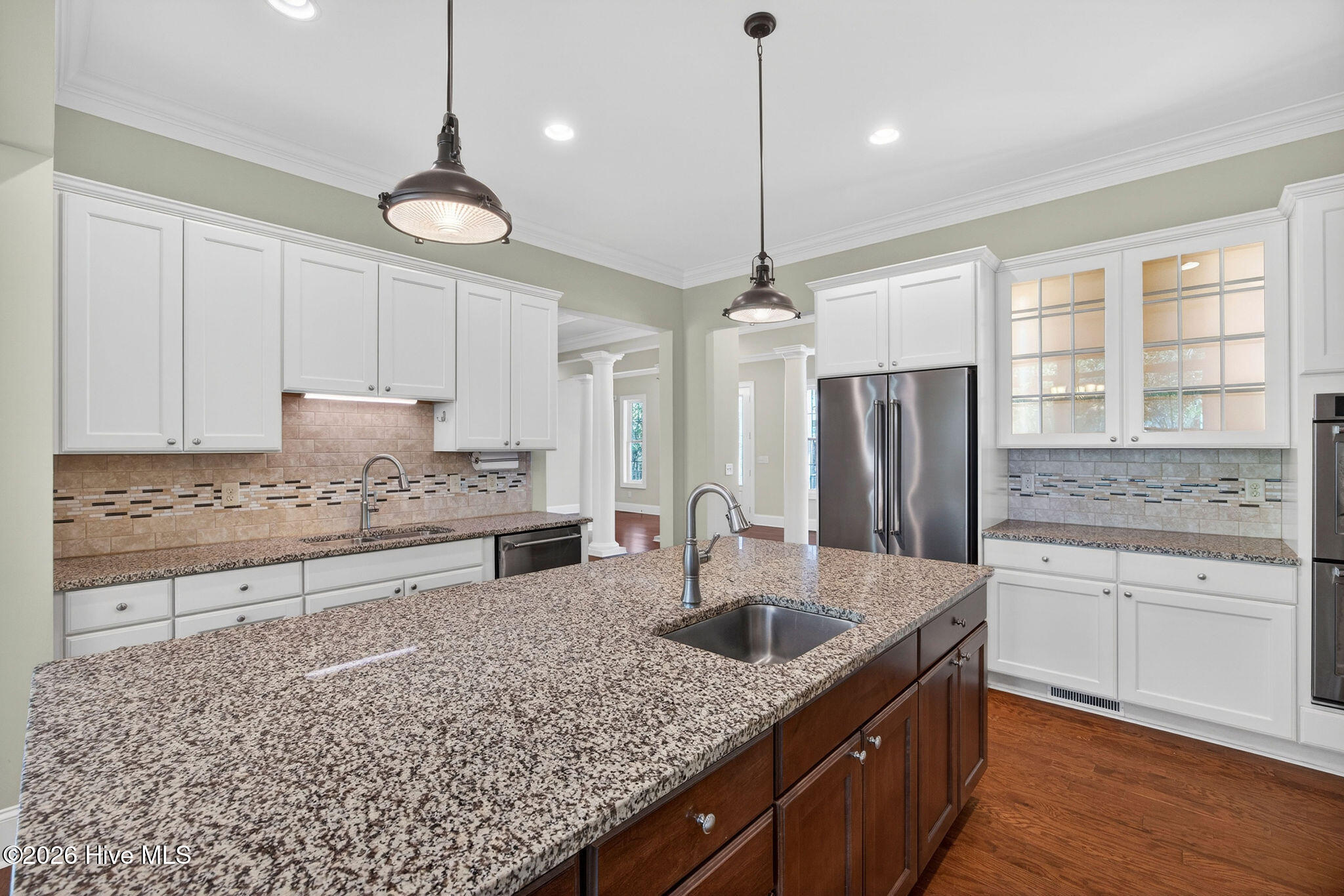 100566414 | Photo 28