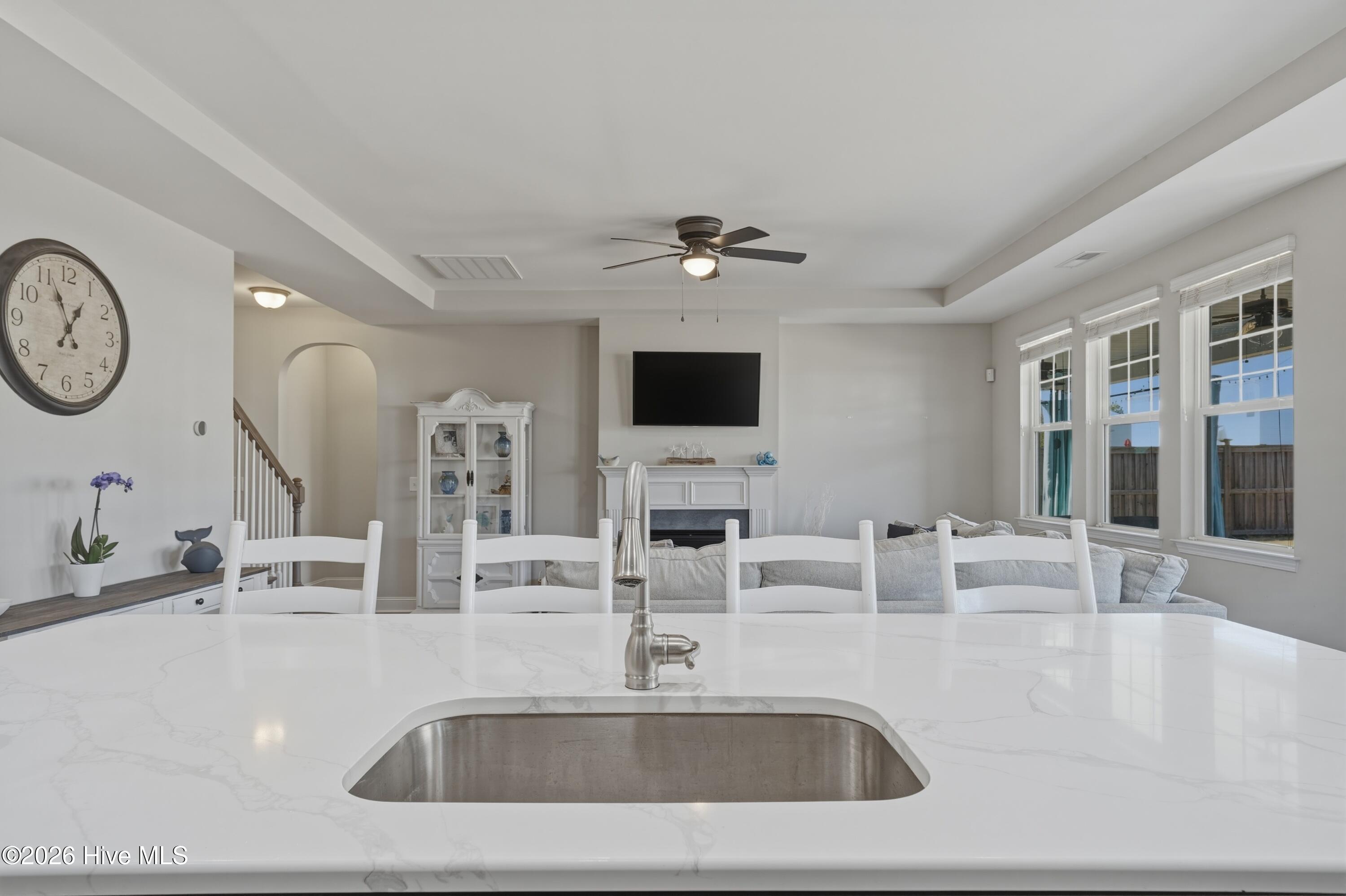 100557354 | Photo 24