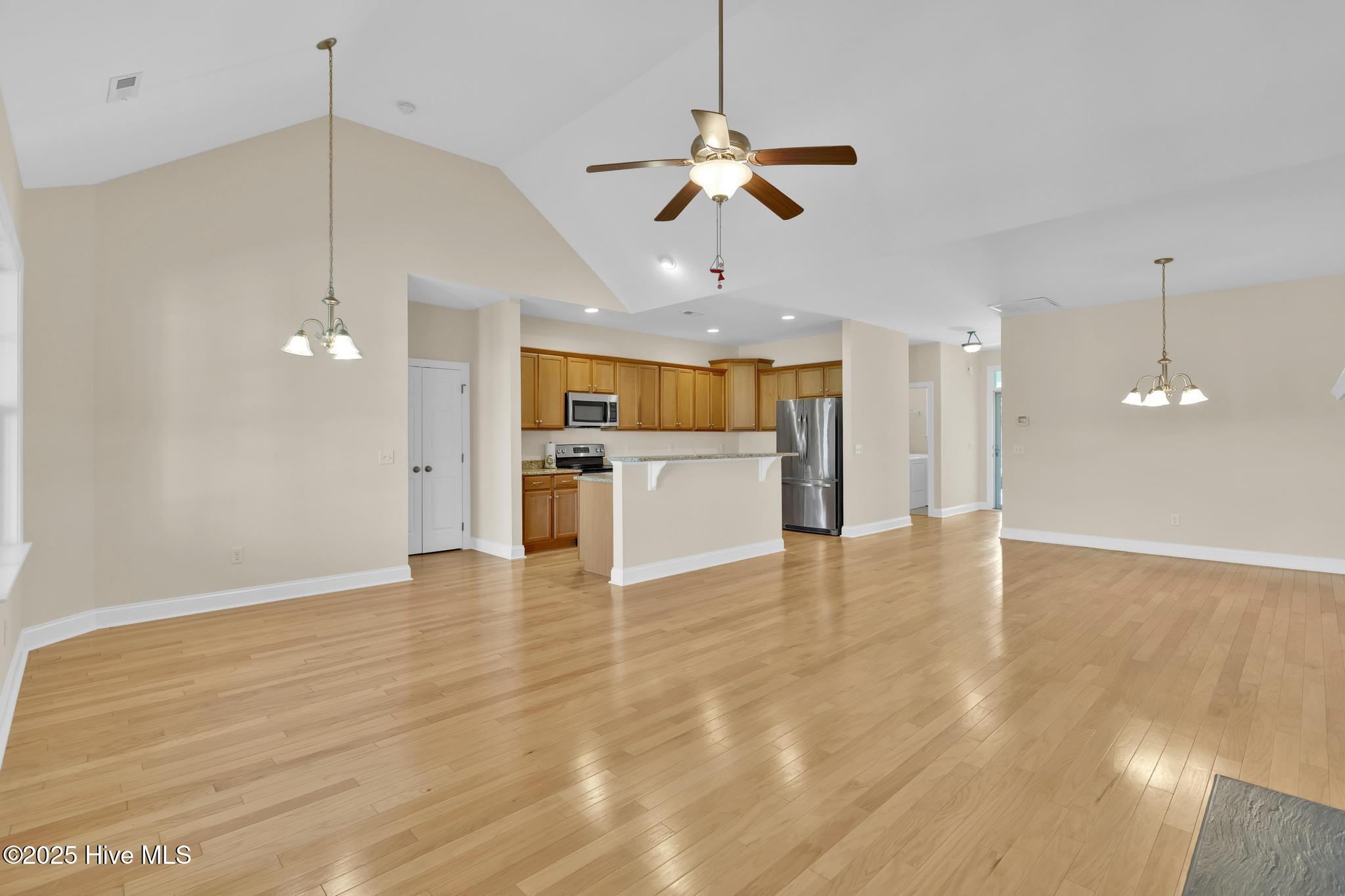 100530563 | Photo 11