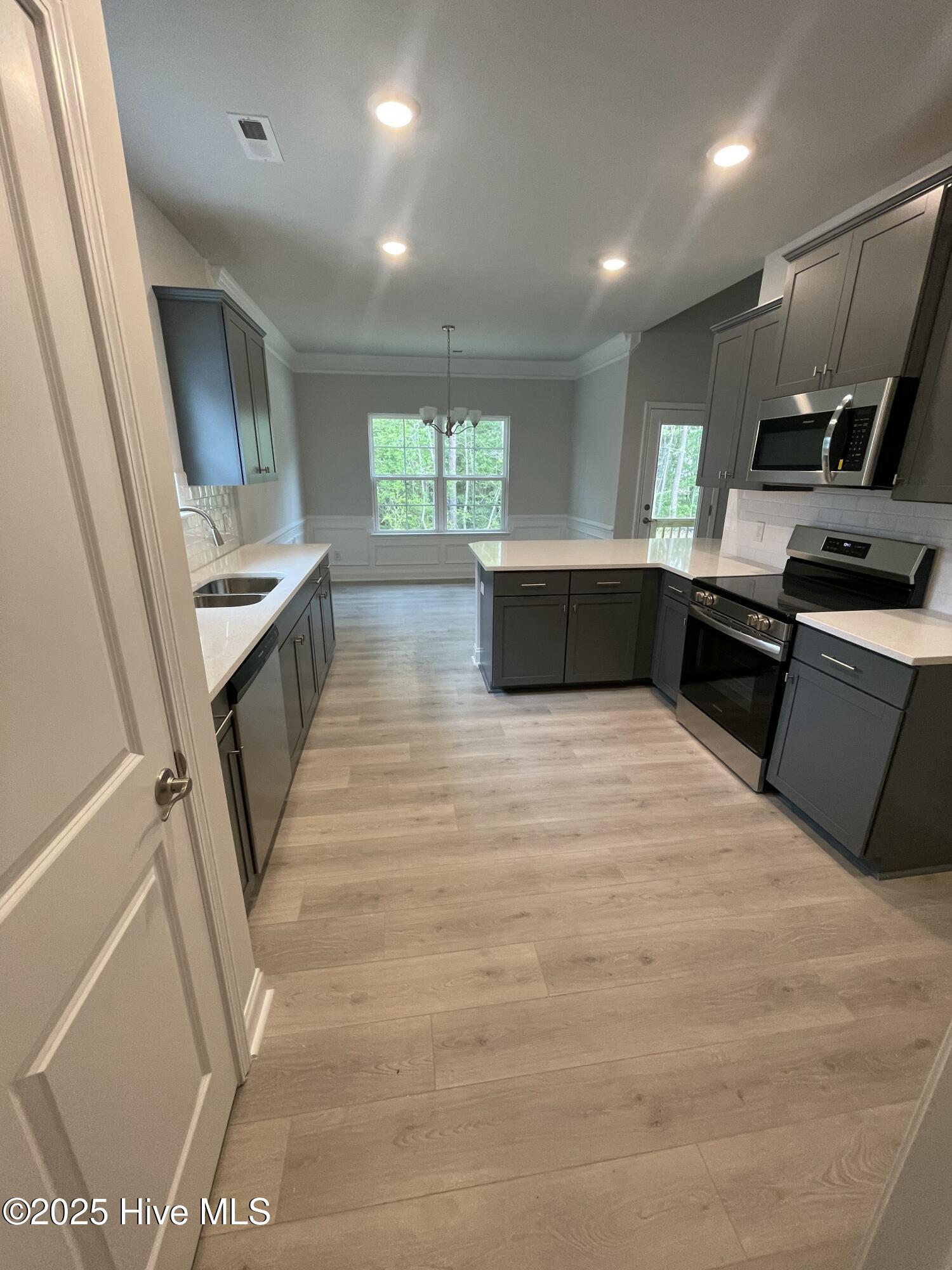 100446746 | Photo 15