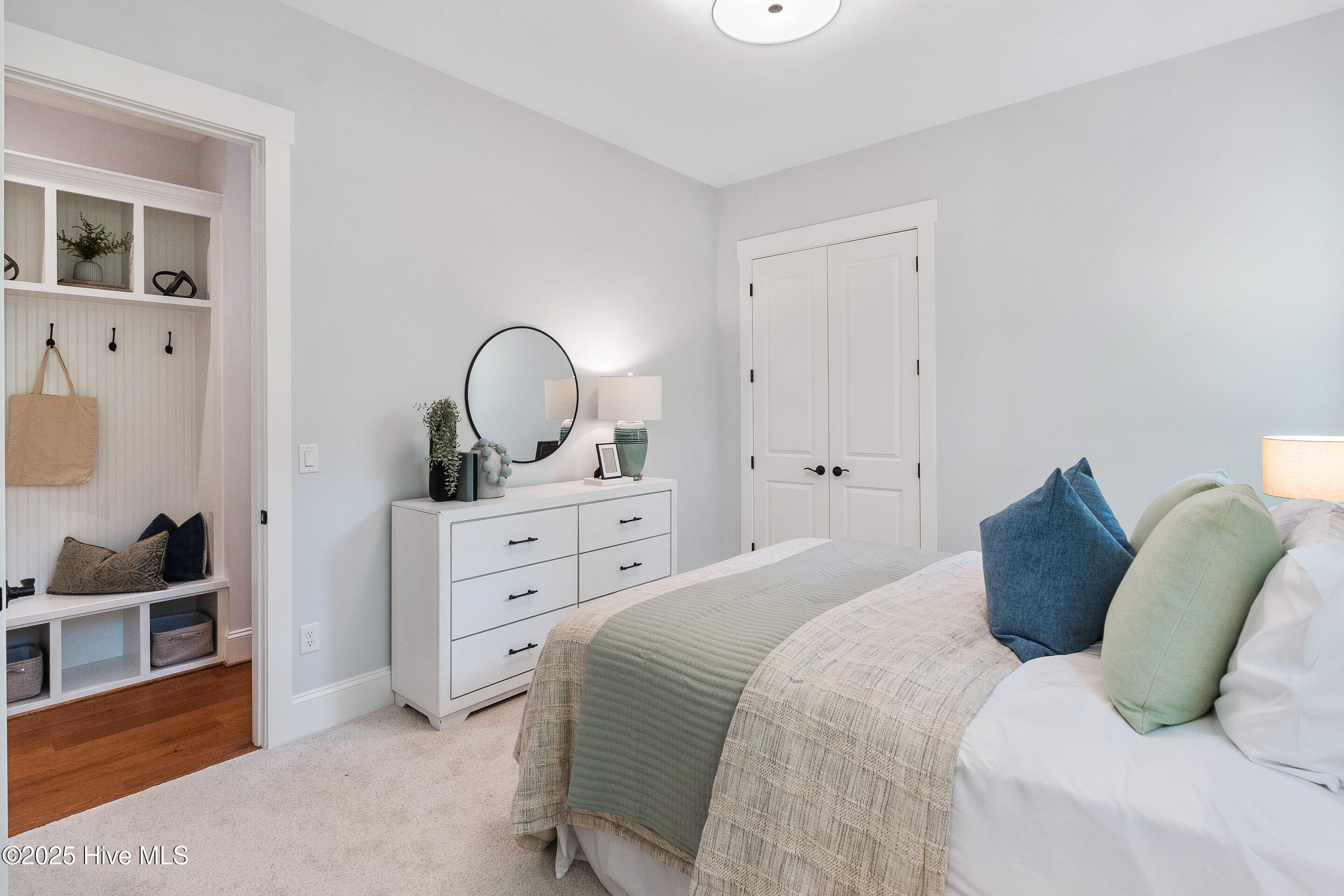 100487716 | Photo 33