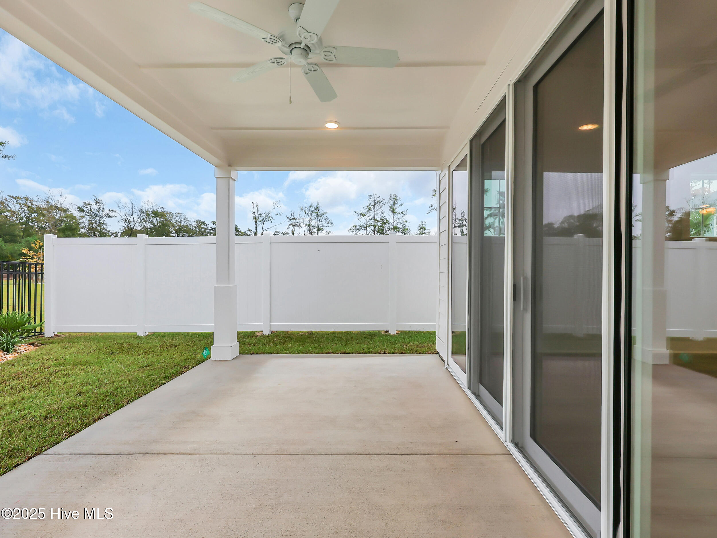 100533655 | Photo 37