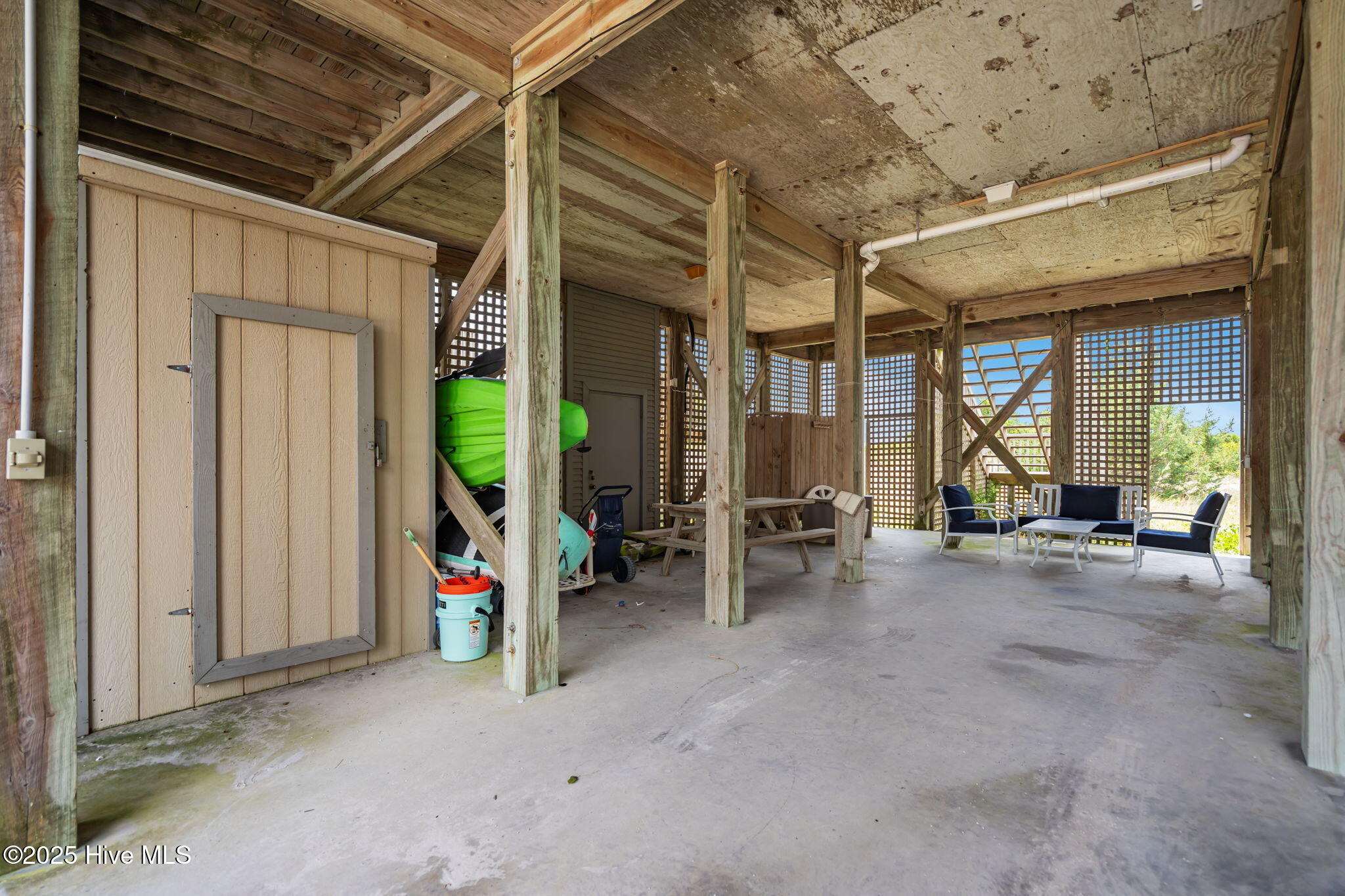 100540801 | Photo 60