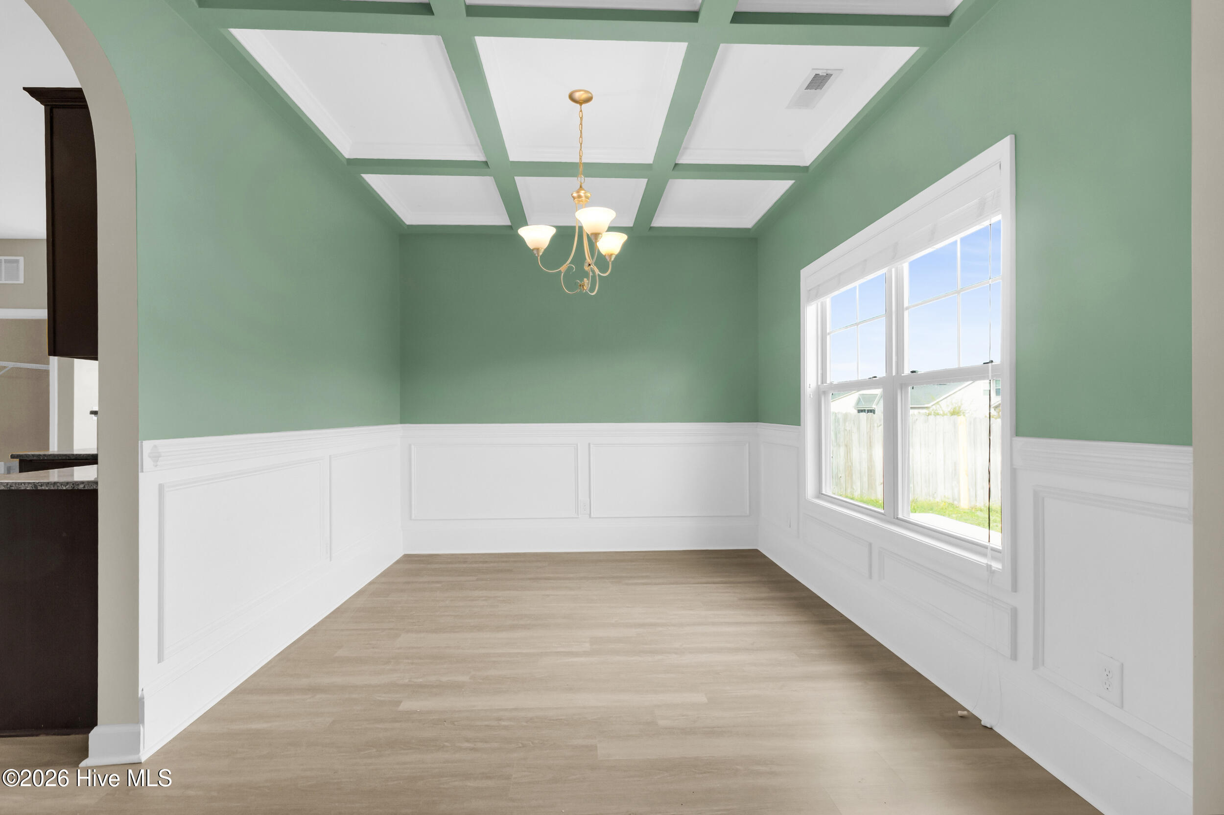 100557134 | Photo 11