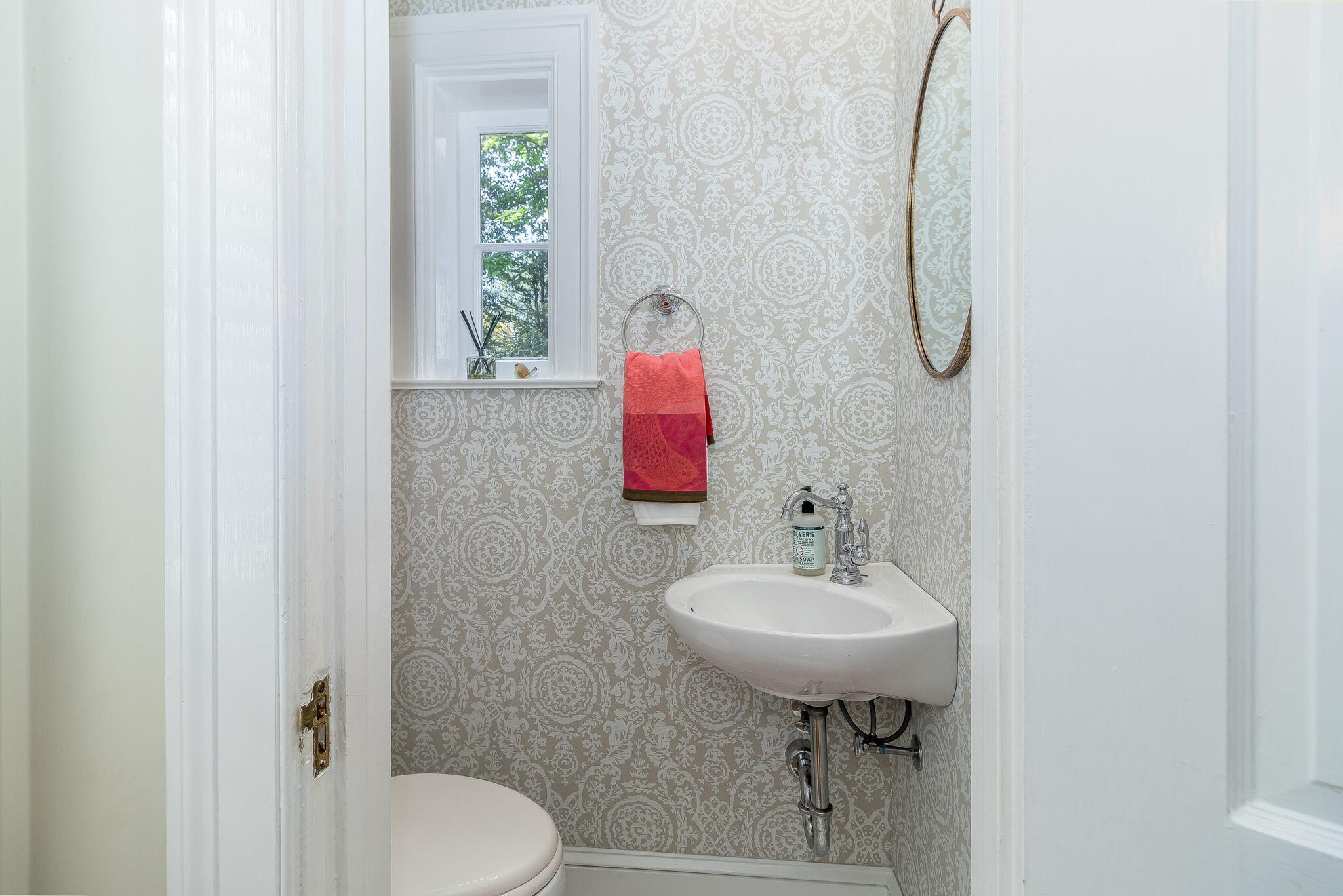 41-web-or-mls-2421 WALTON WAY ©--3