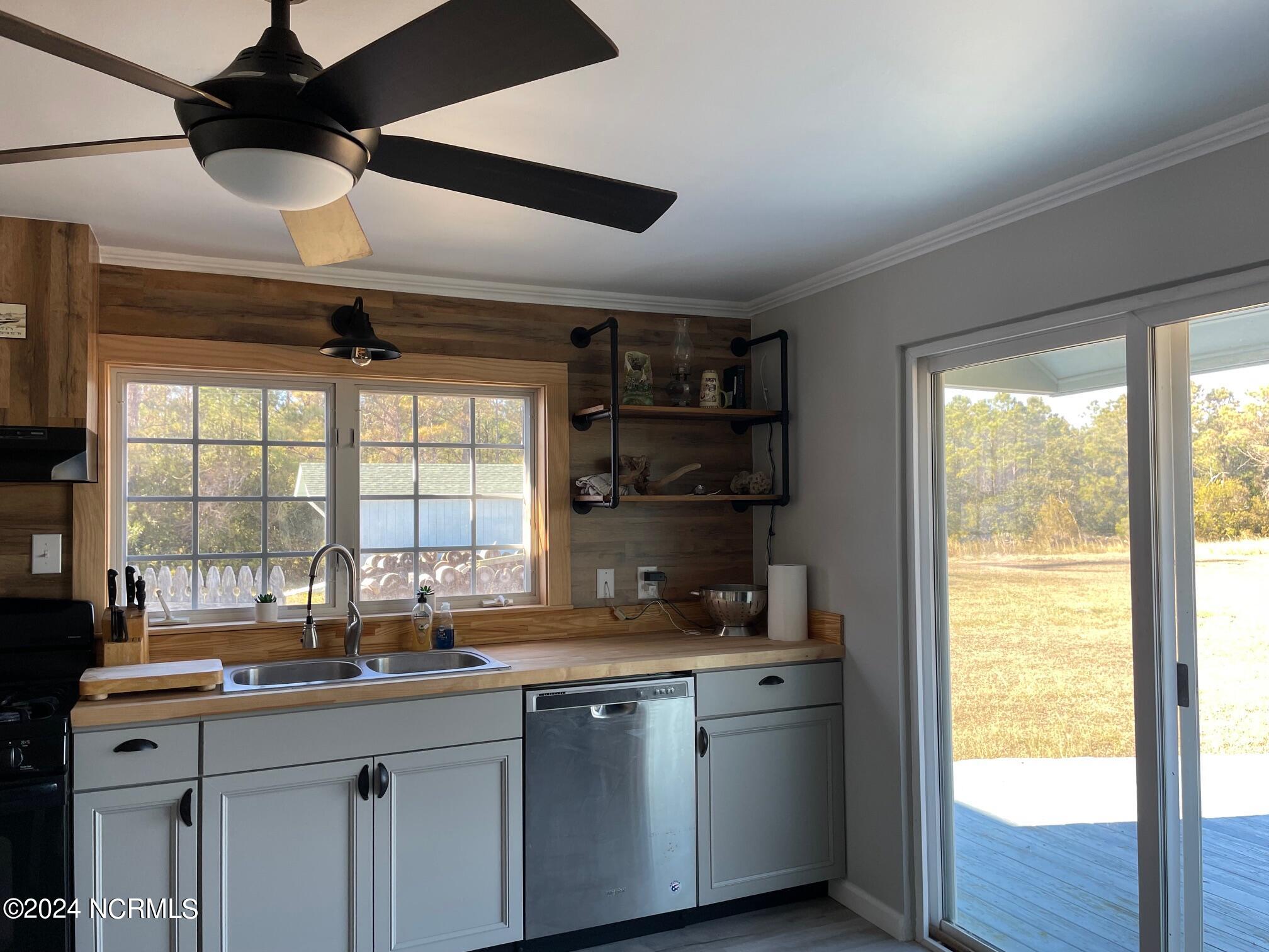 2524 Cedar Island Road,Cedar Island