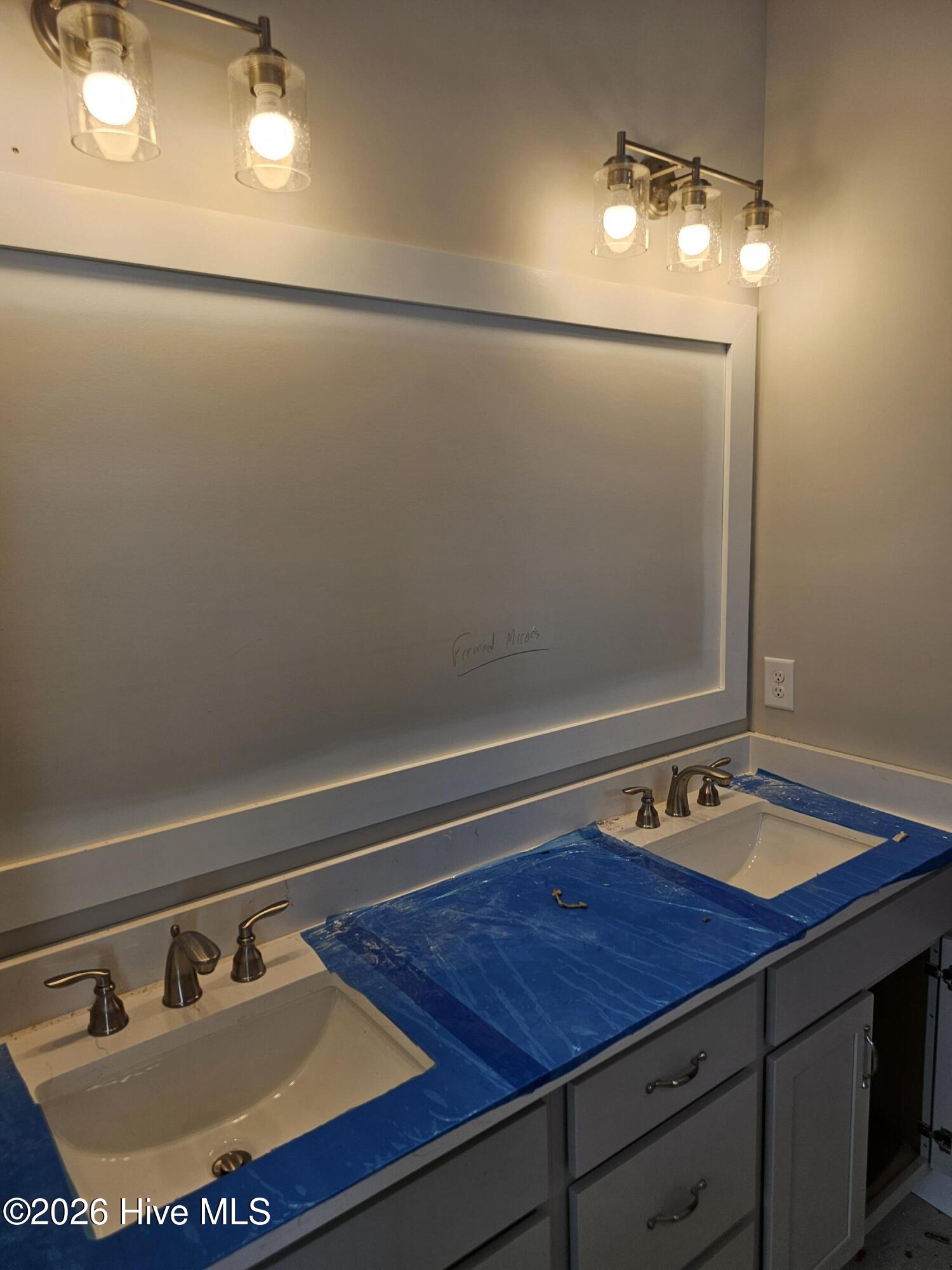 100560866 | Photo 11