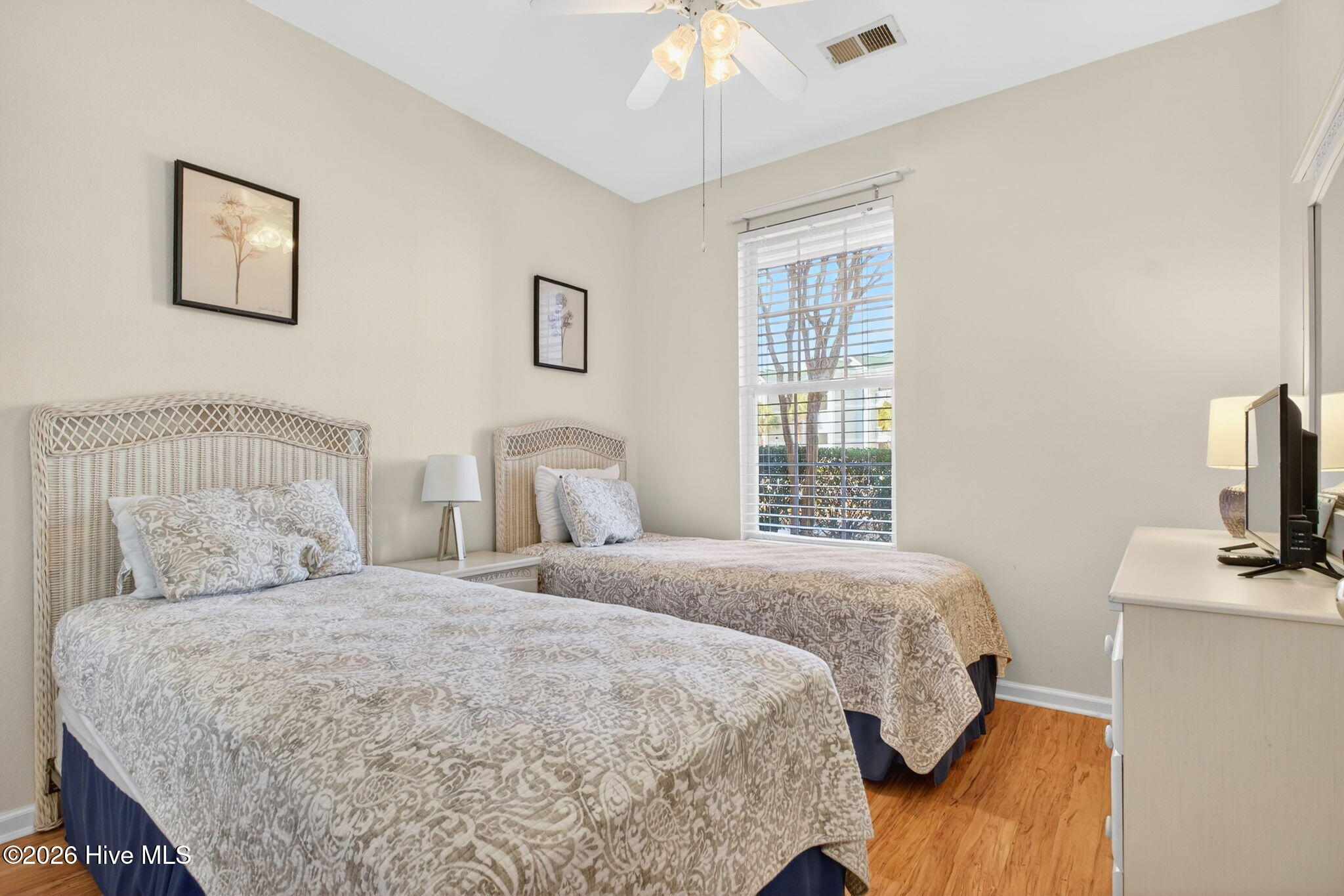 100559381 | Photo 25