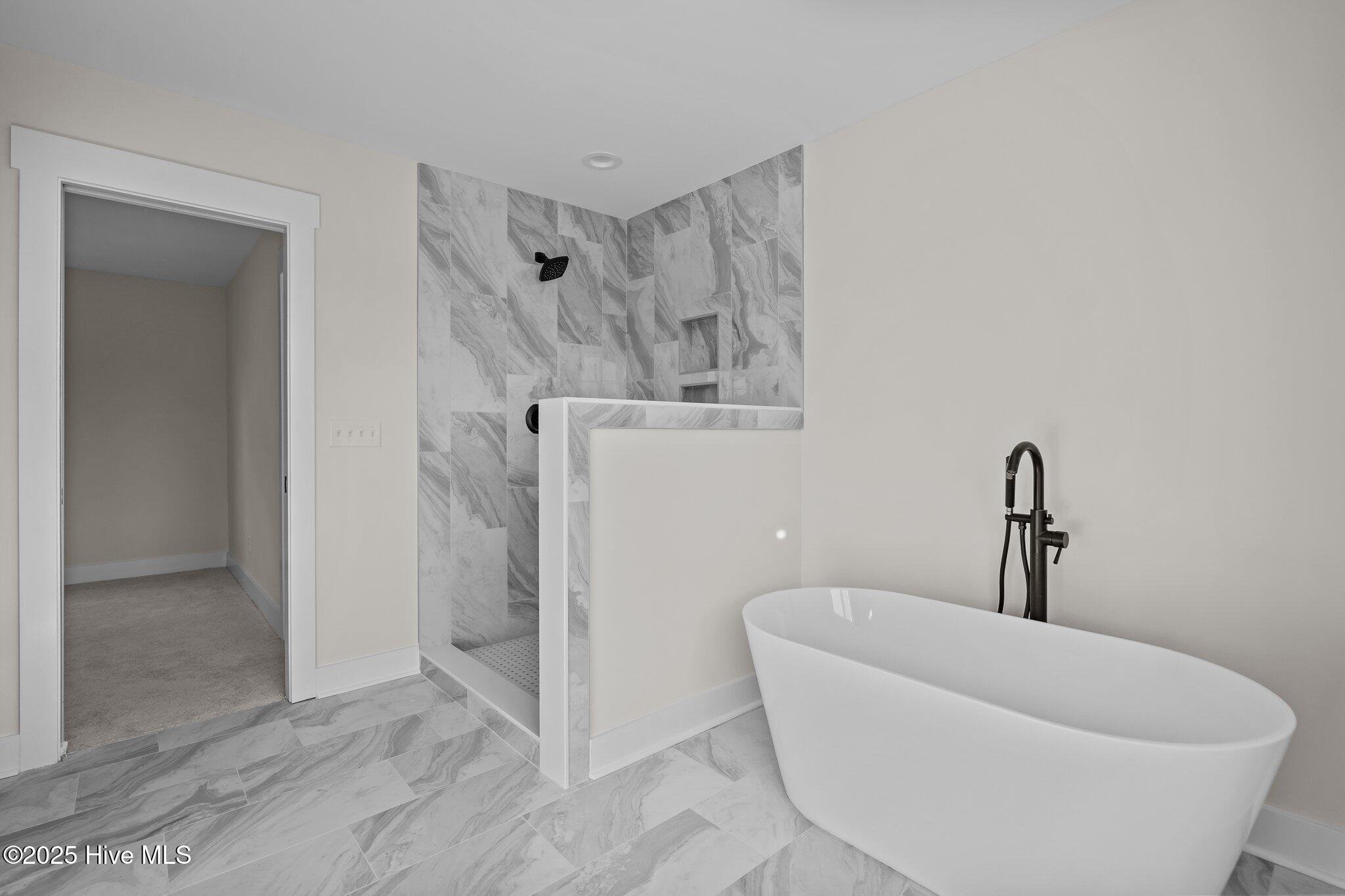 100487563 | Photo 39