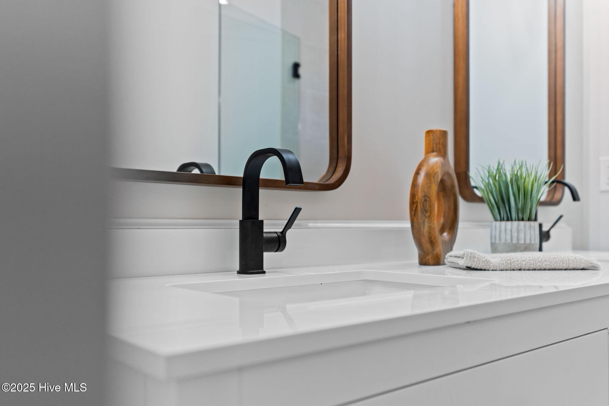 100537553 | Photo 32