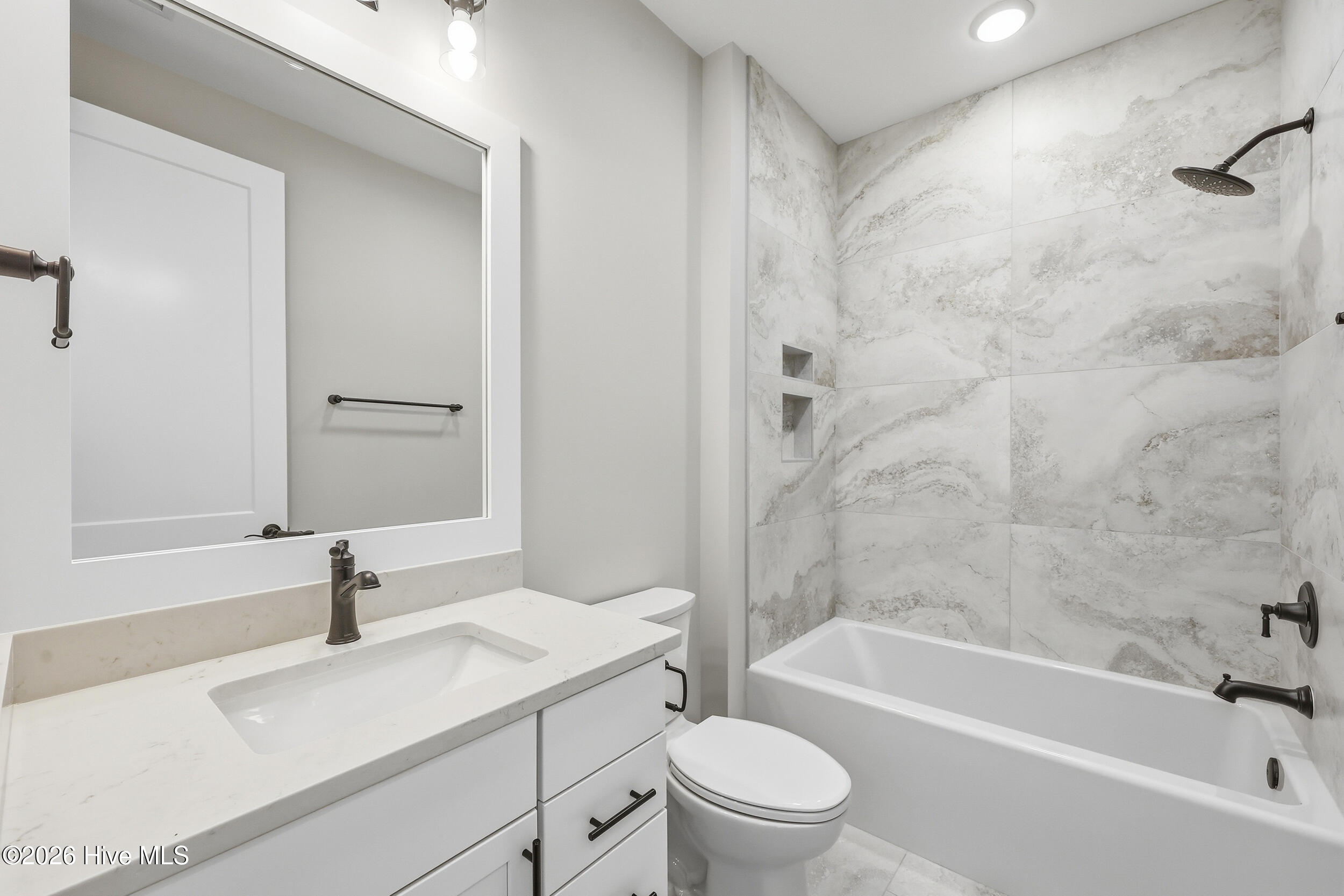 100551665 | Photo 28