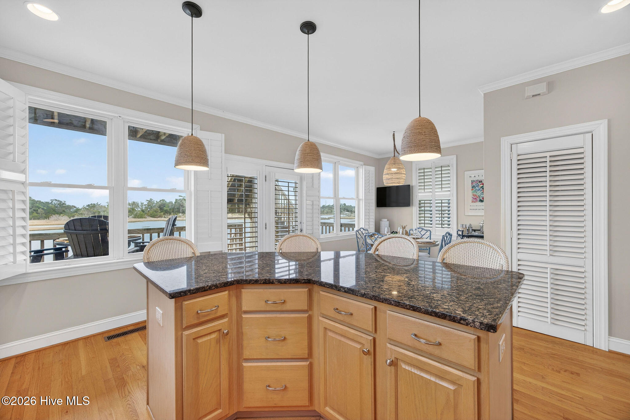 100558611 | Photo 33