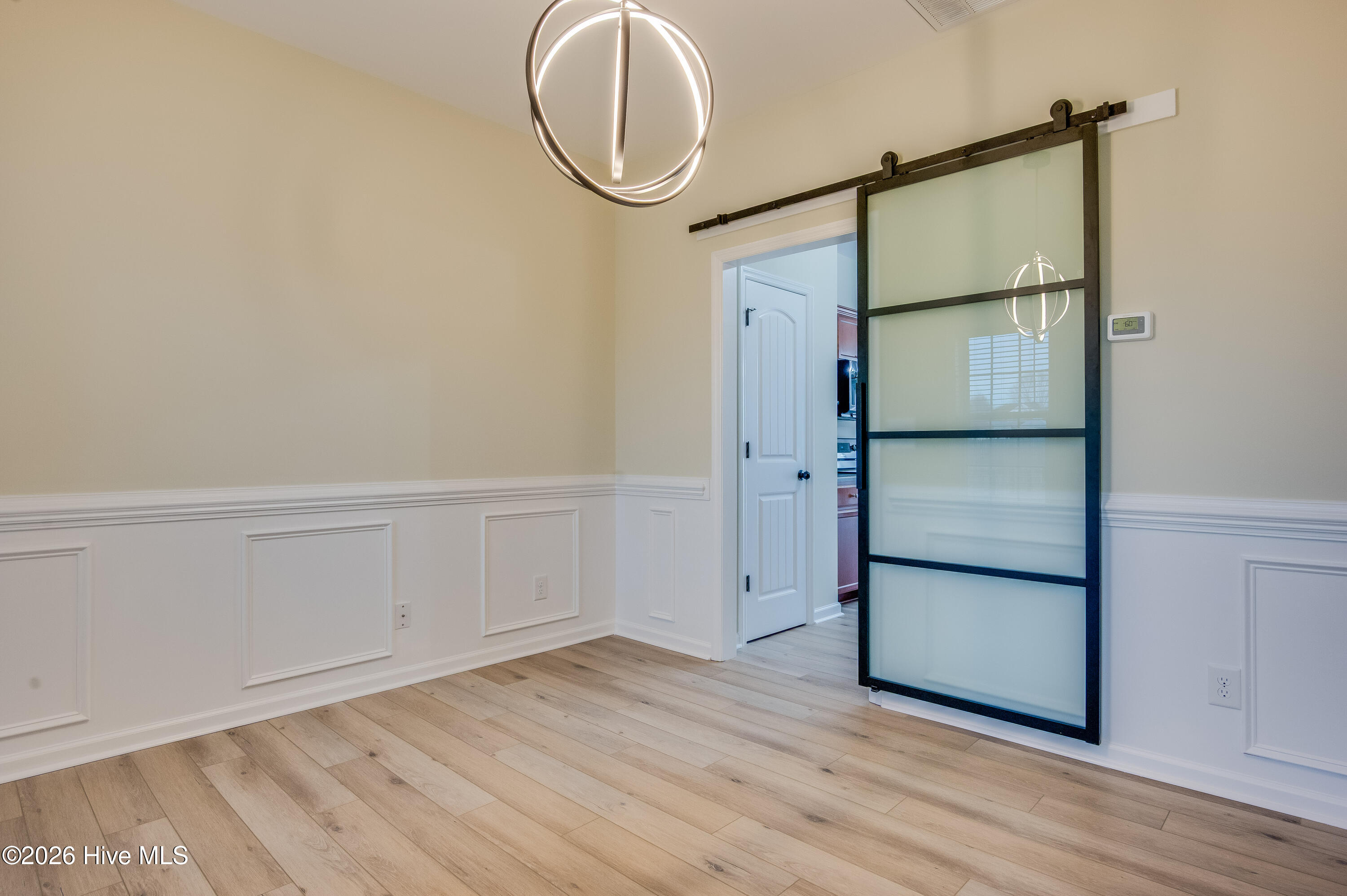 100545678 | Photo 11