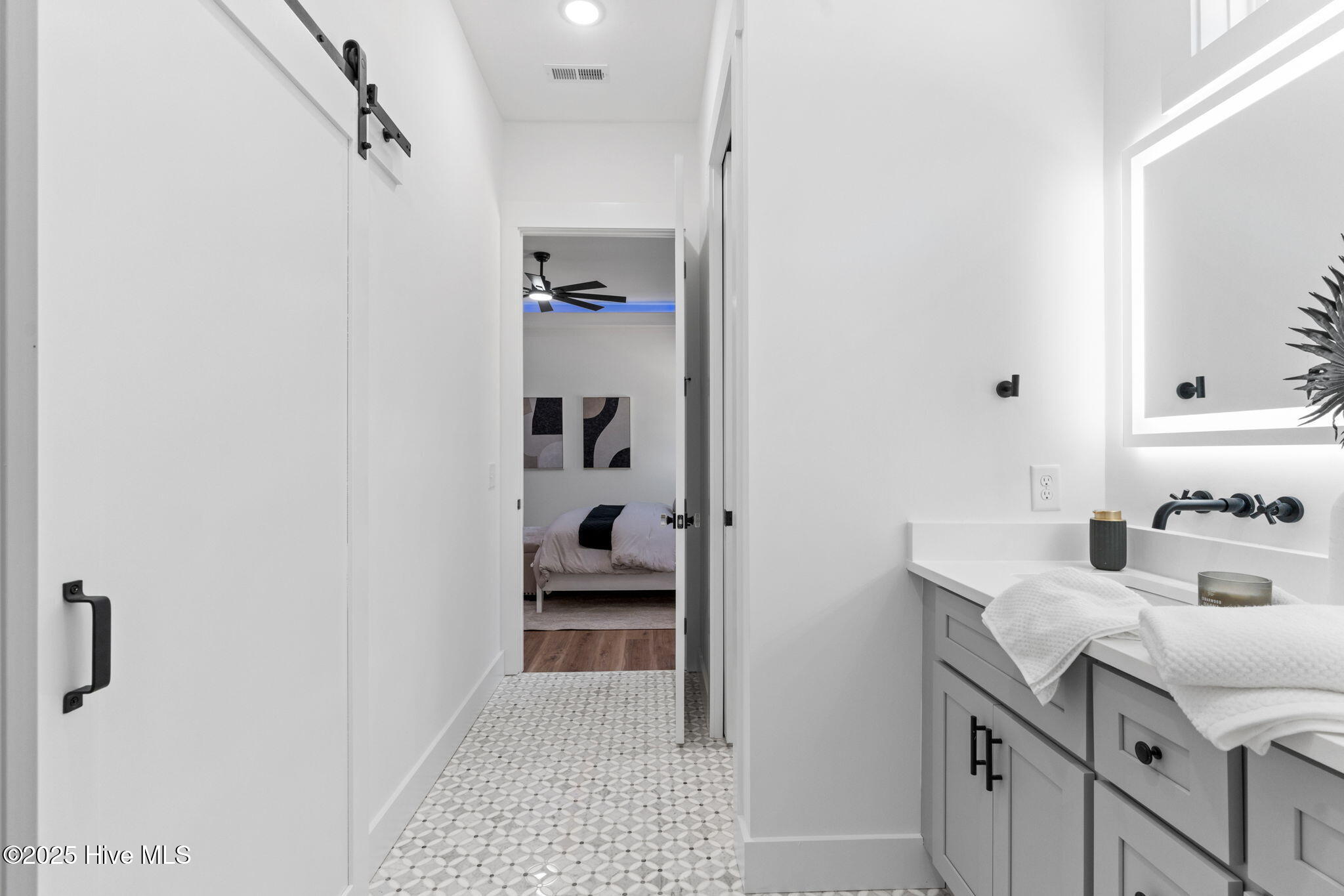 100529099 | Photo 22