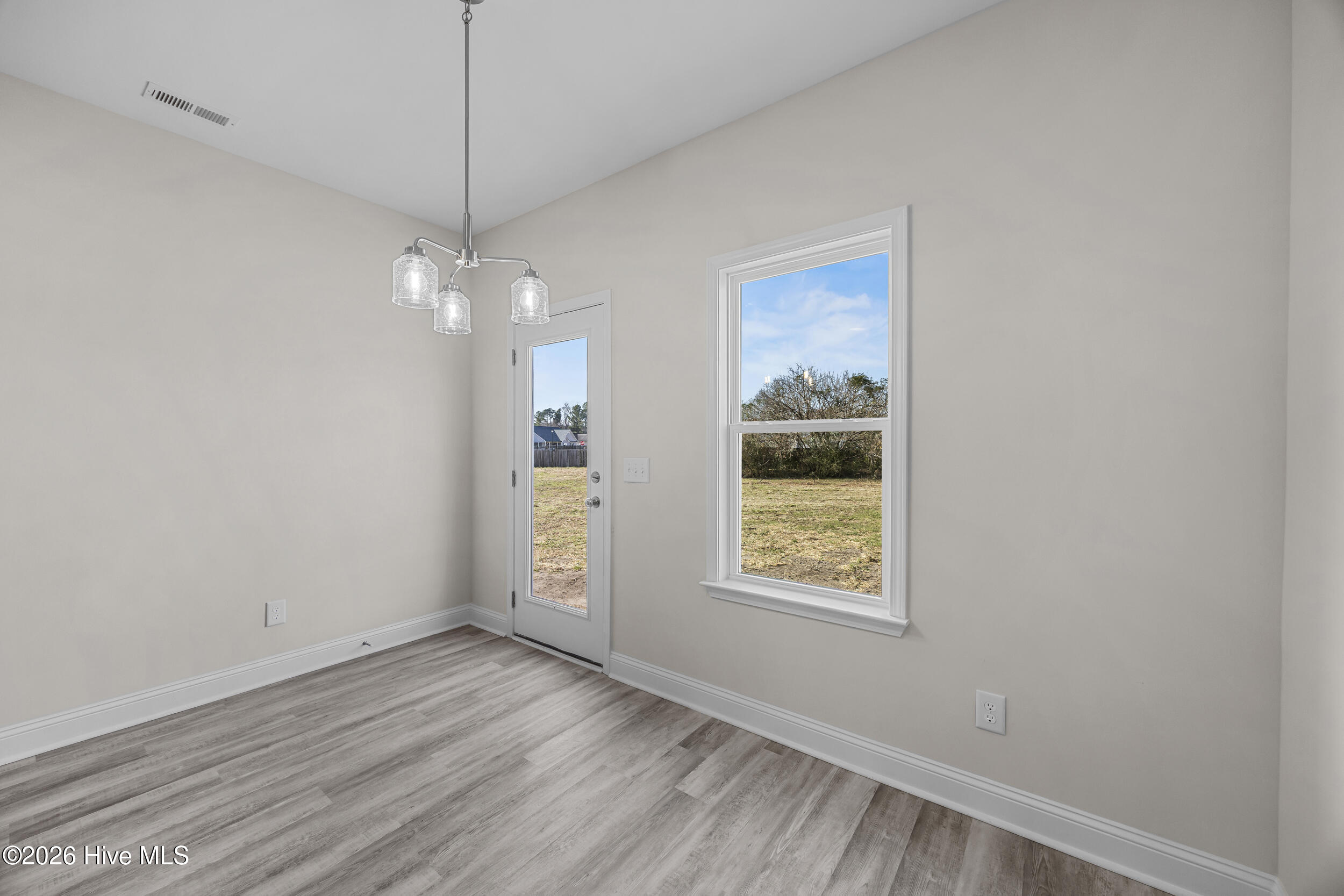 100552403 | Photo 15