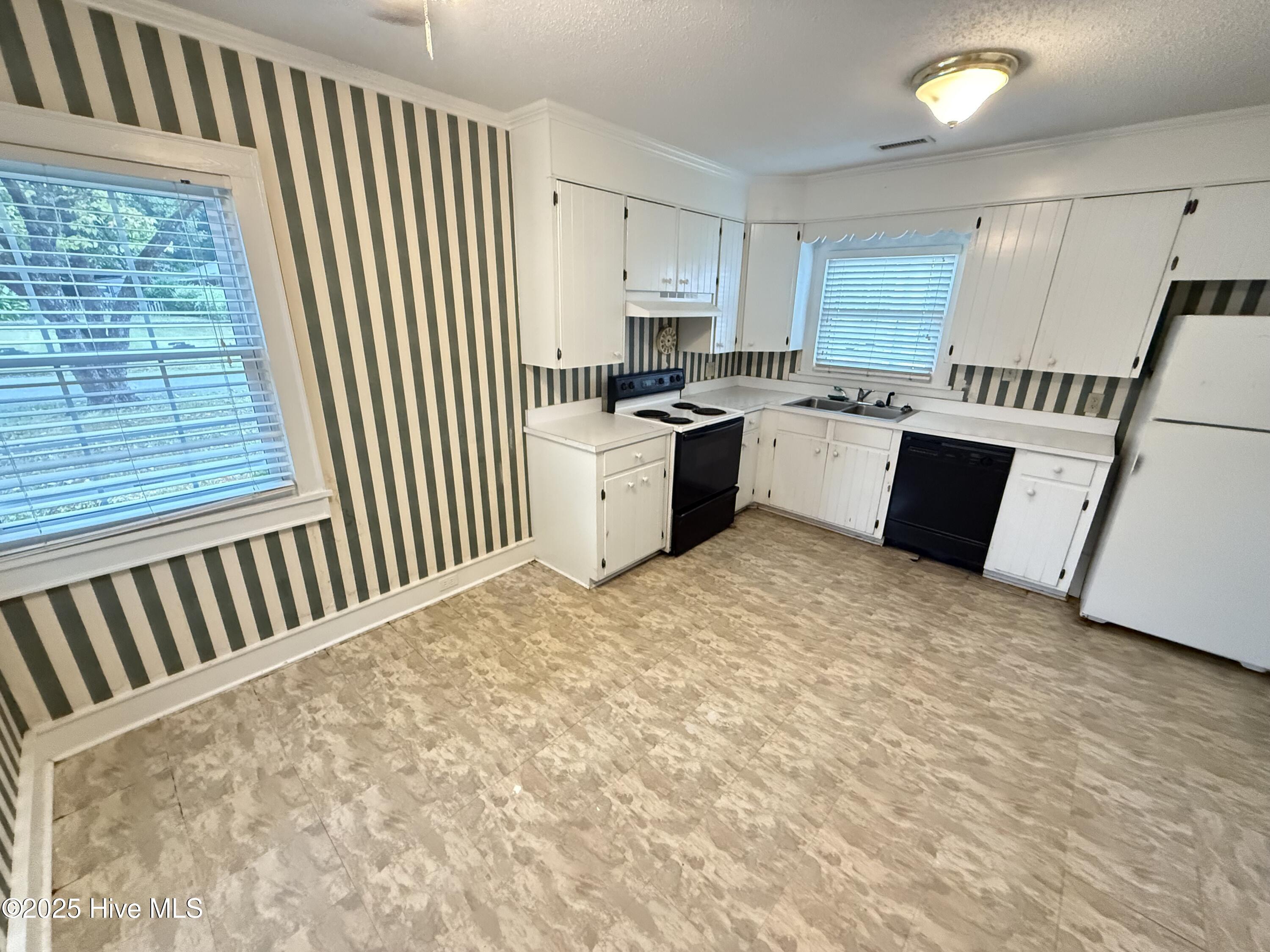 Homes for sale in Mount Olive, NC | 312 N Martin St, Mount Olive, NC 28365 | MLS# 100535720