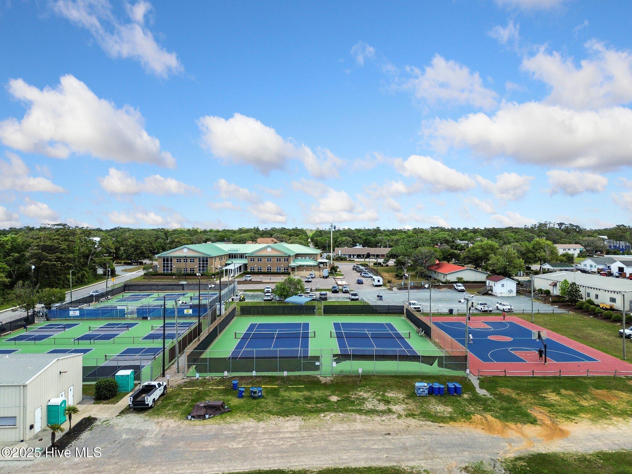 100553289 | Photo 18