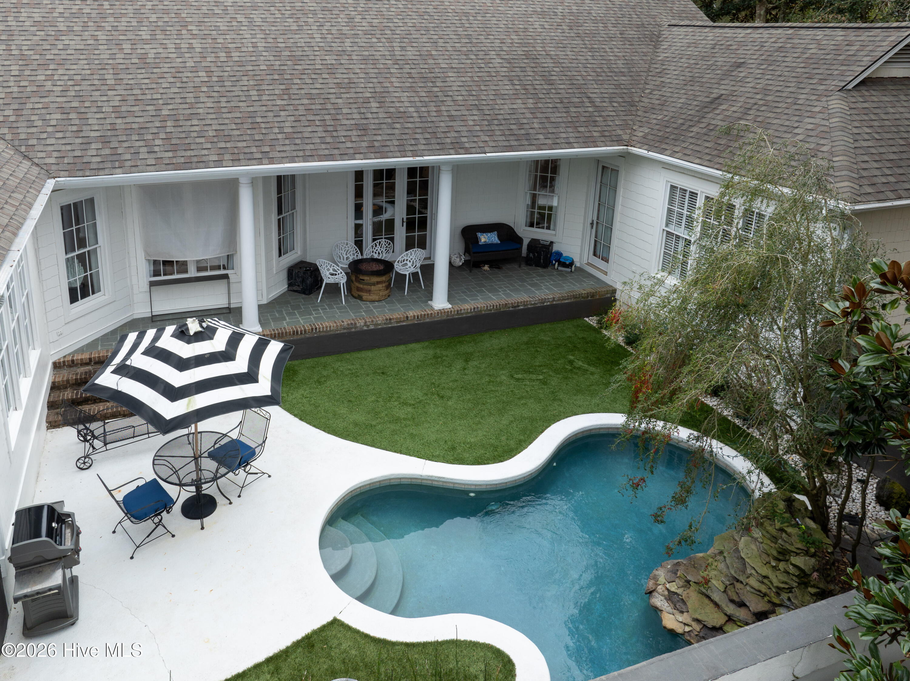 100552027 | Photo 51