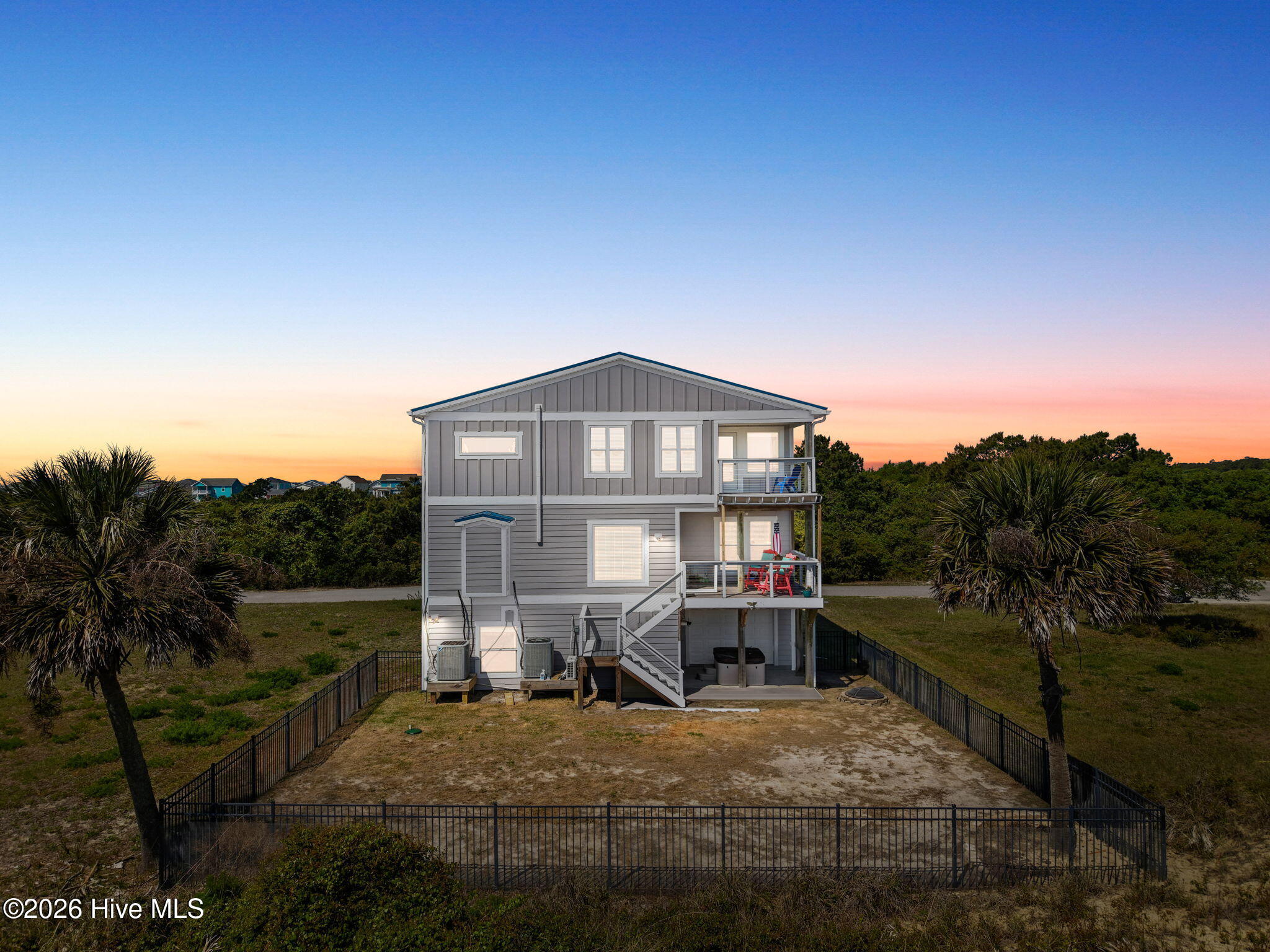 100561673 | Photo 64