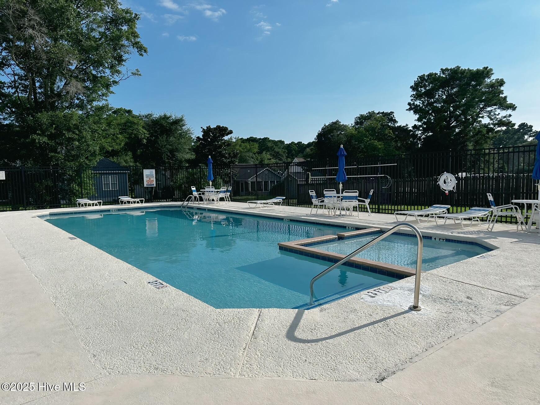 100551798 | Photo 32