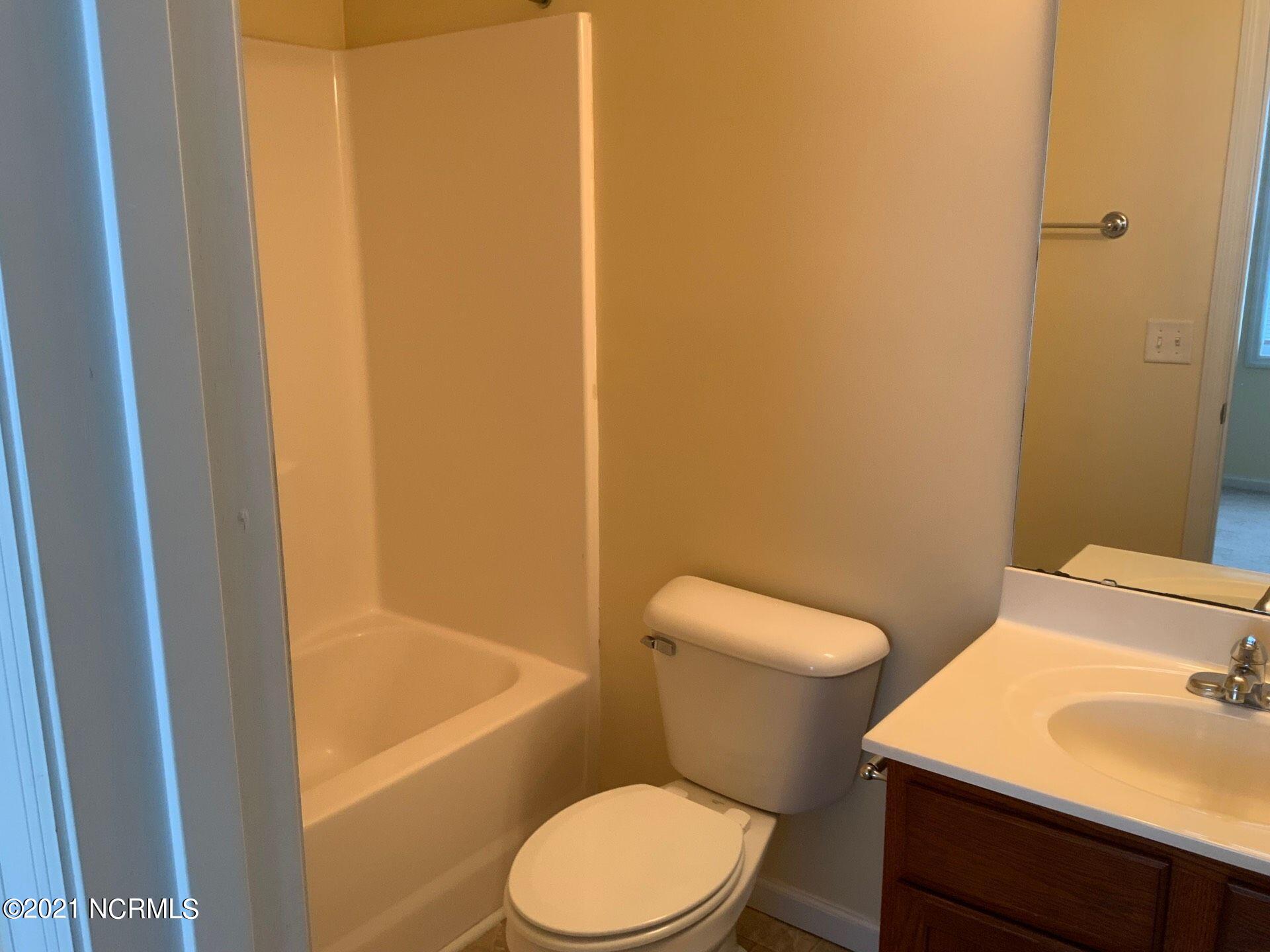 100558703 | Photo 10