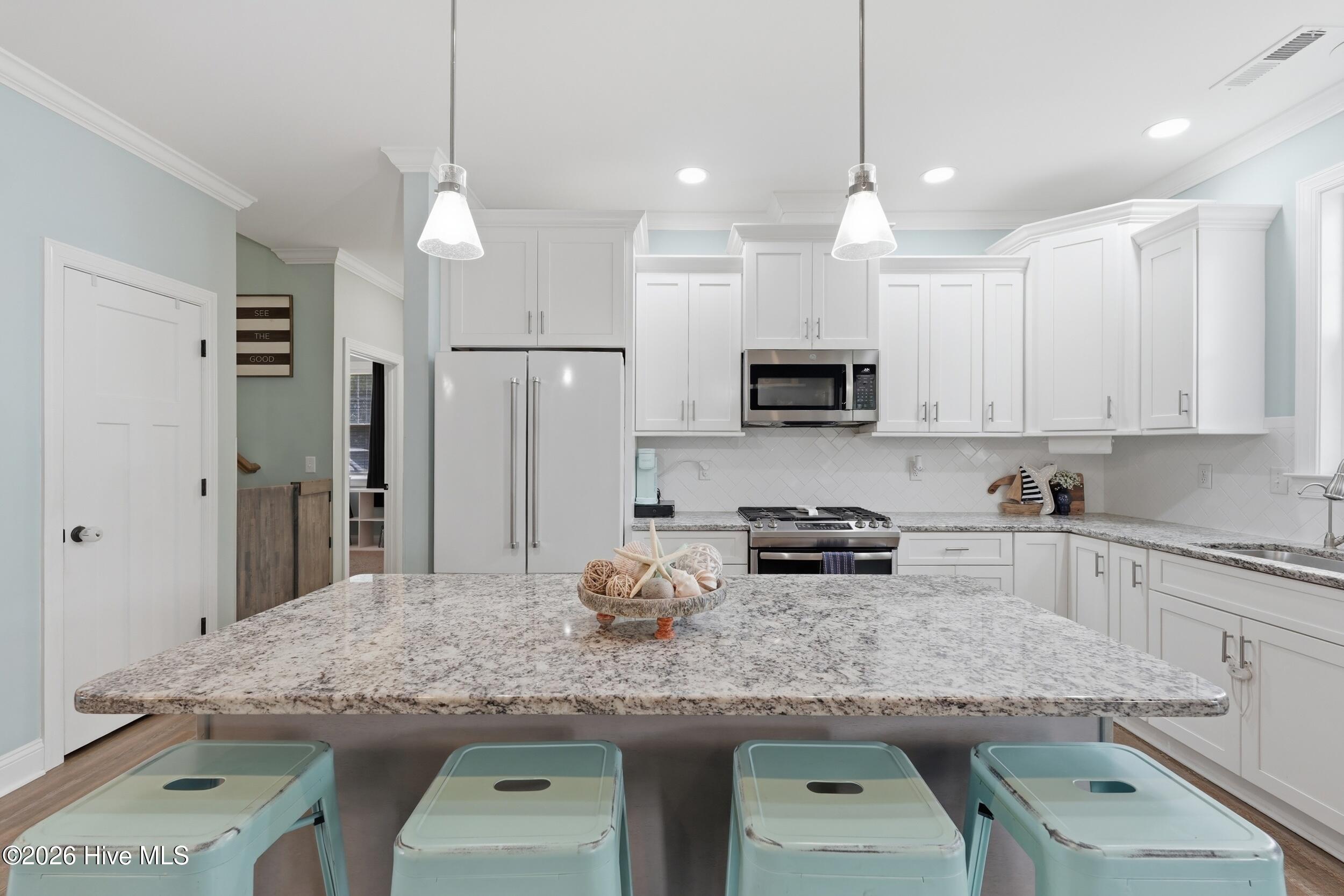 100565388 | Photo 18