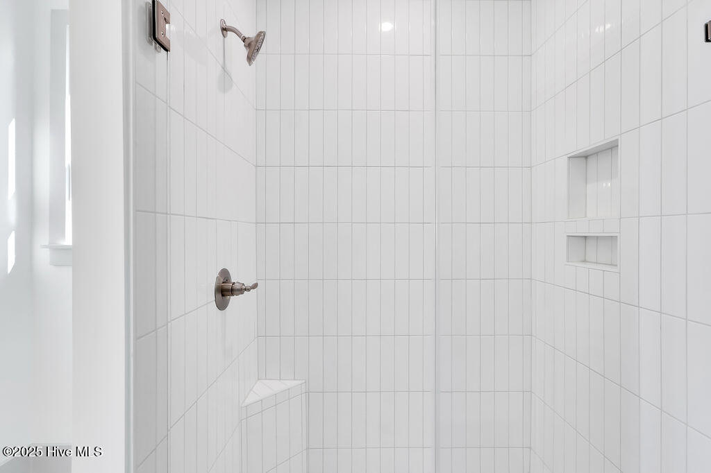 100446979 | Photo 14