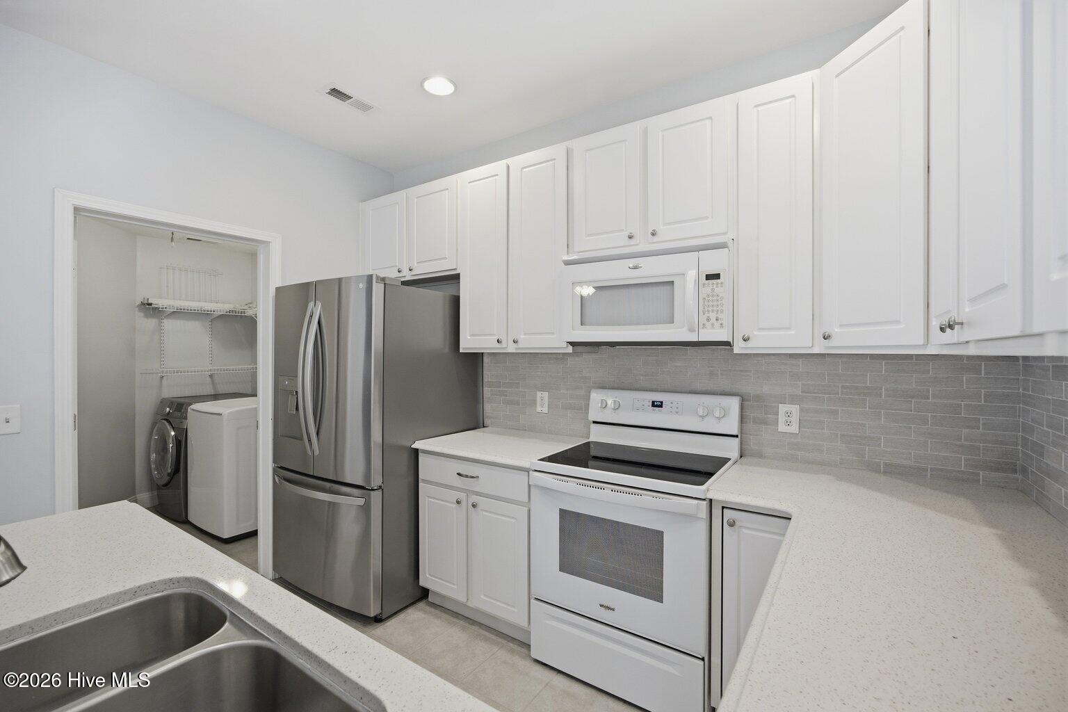 100564958 | Photo 17