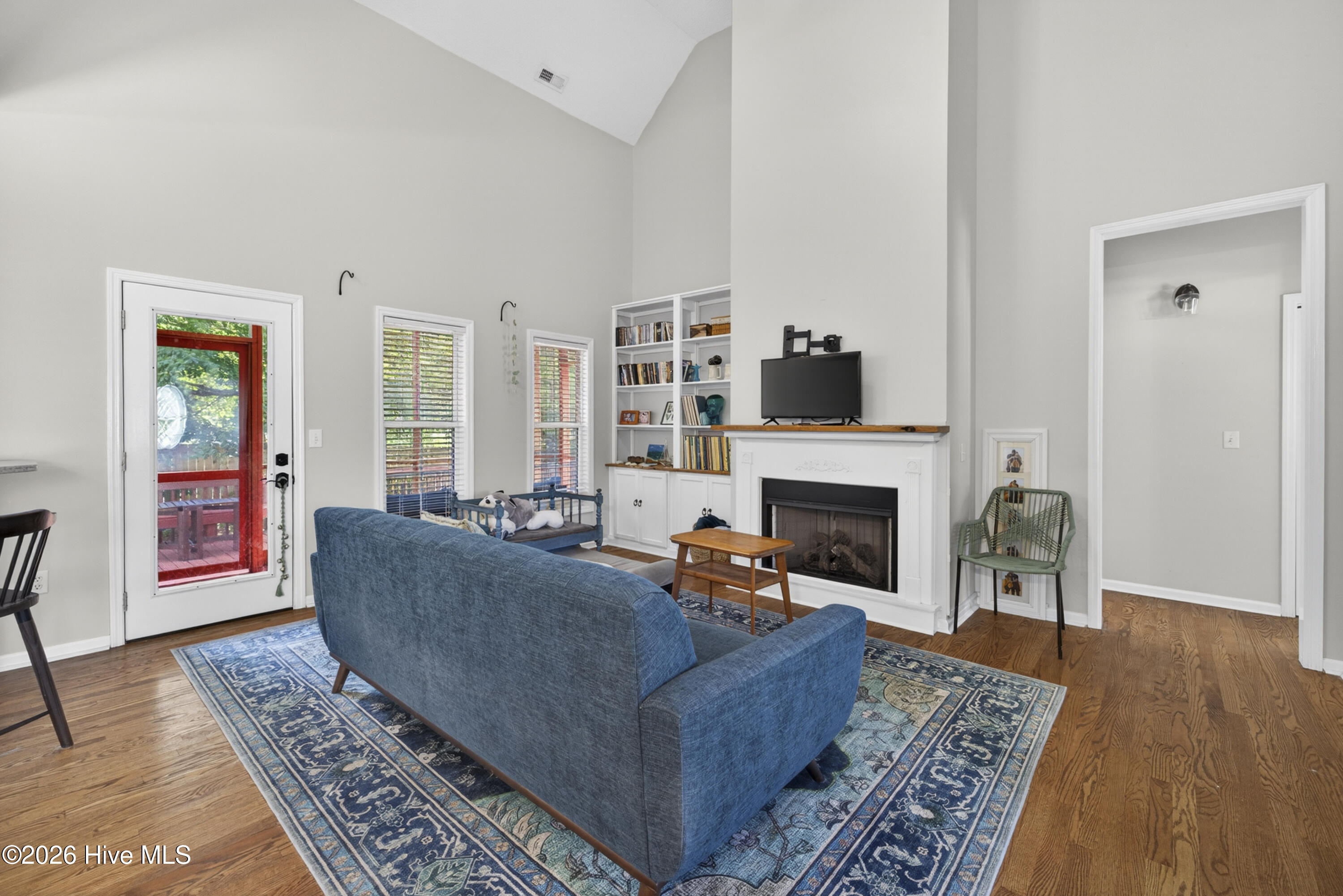 100570330 | Photo 15