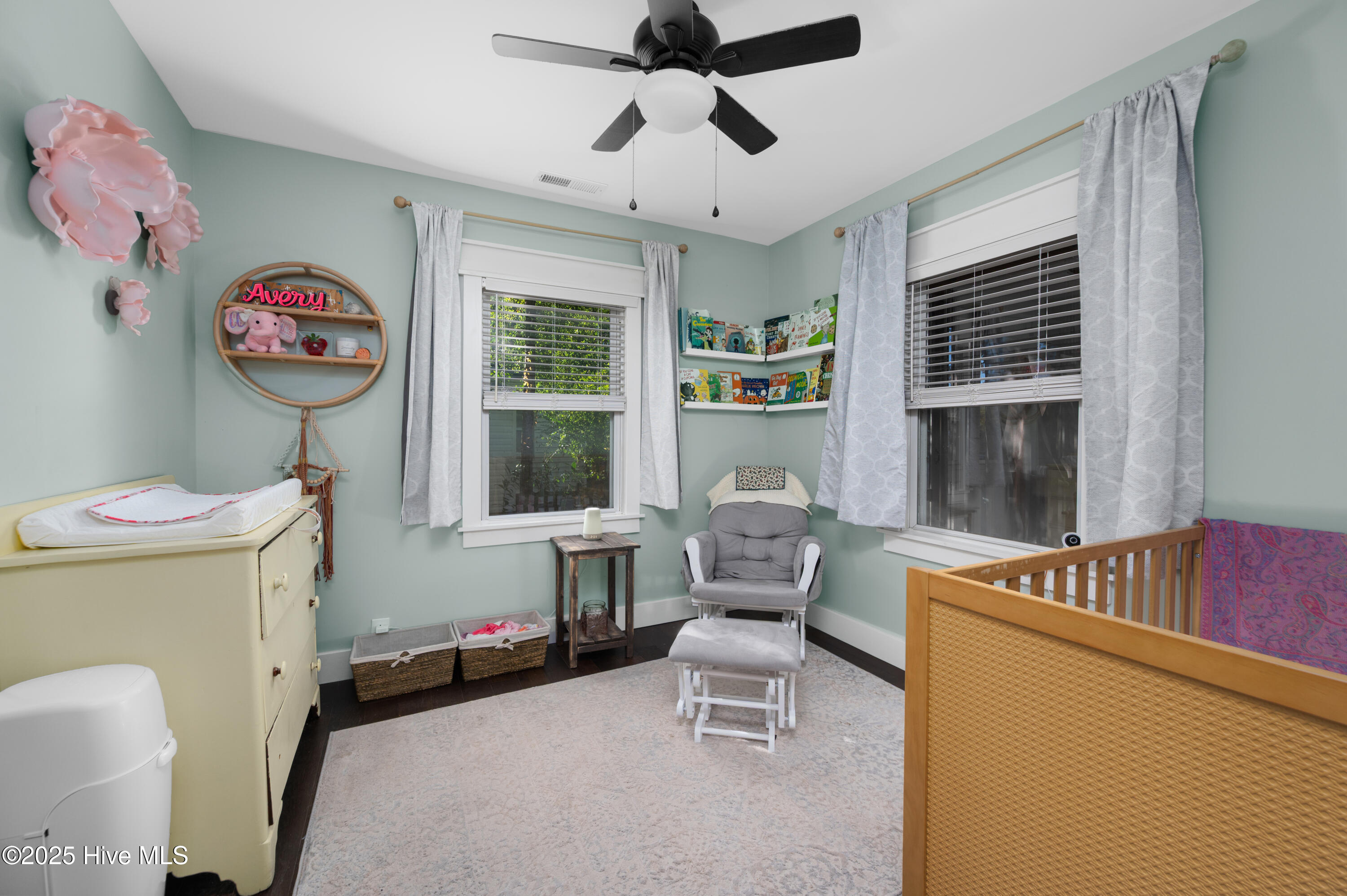 100542345 | Photo 24