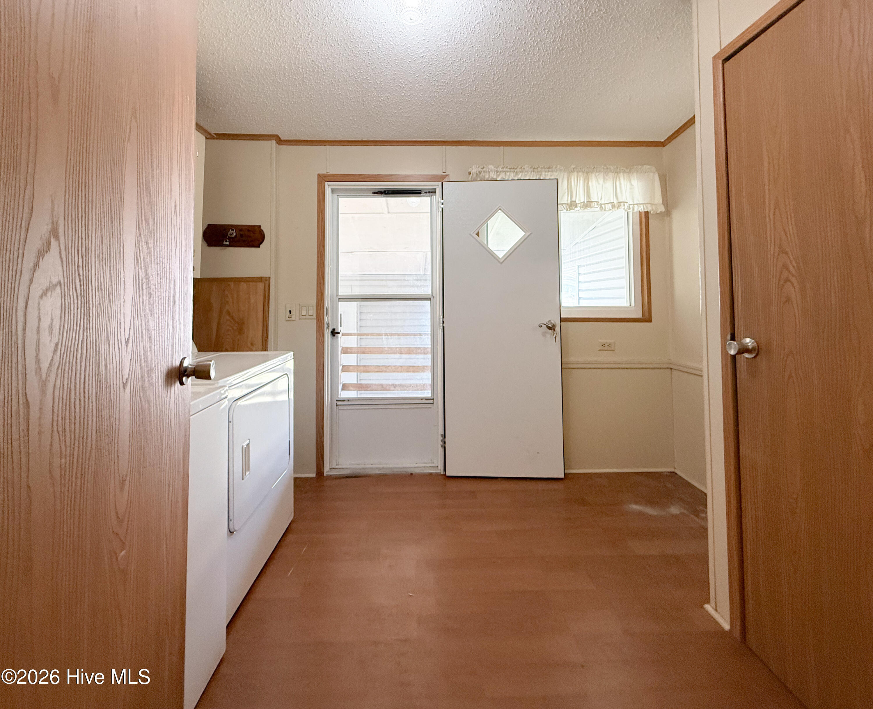 100563984 | Photo 28