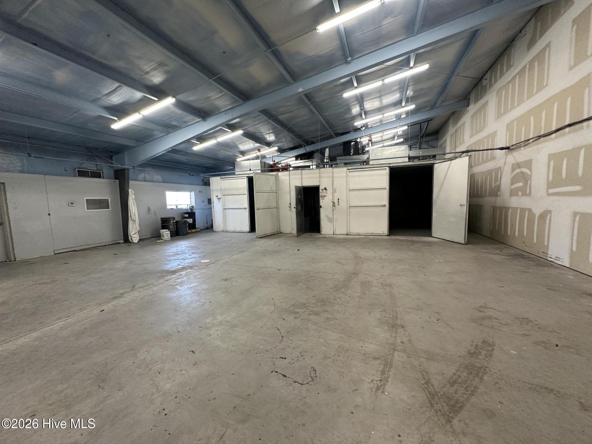 Heated and cooled warehouse