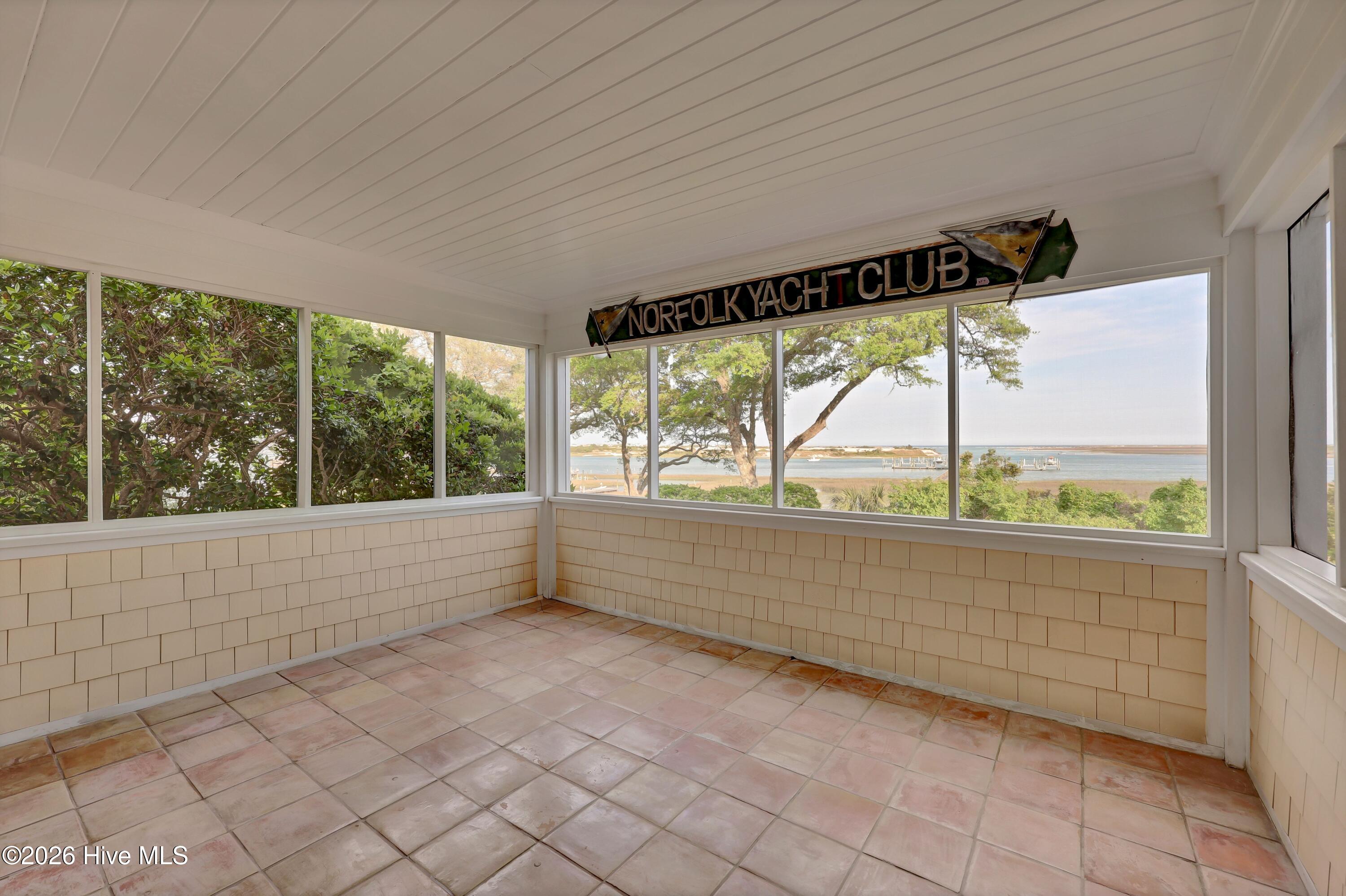 100569484 | Photo 68