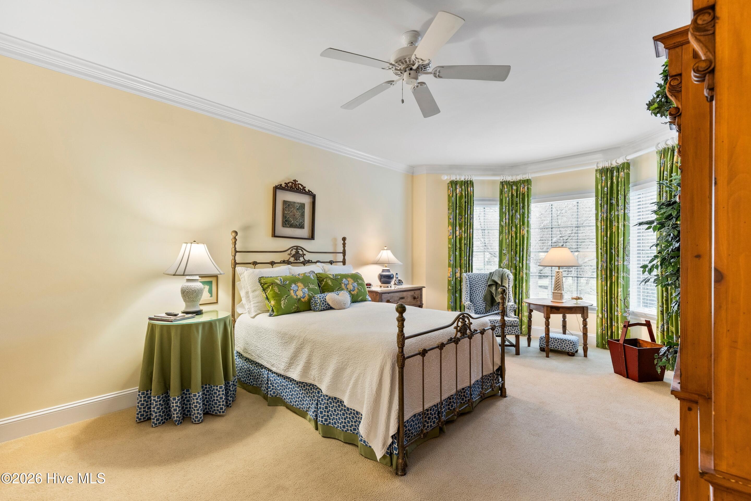 100562190 | Photo 35