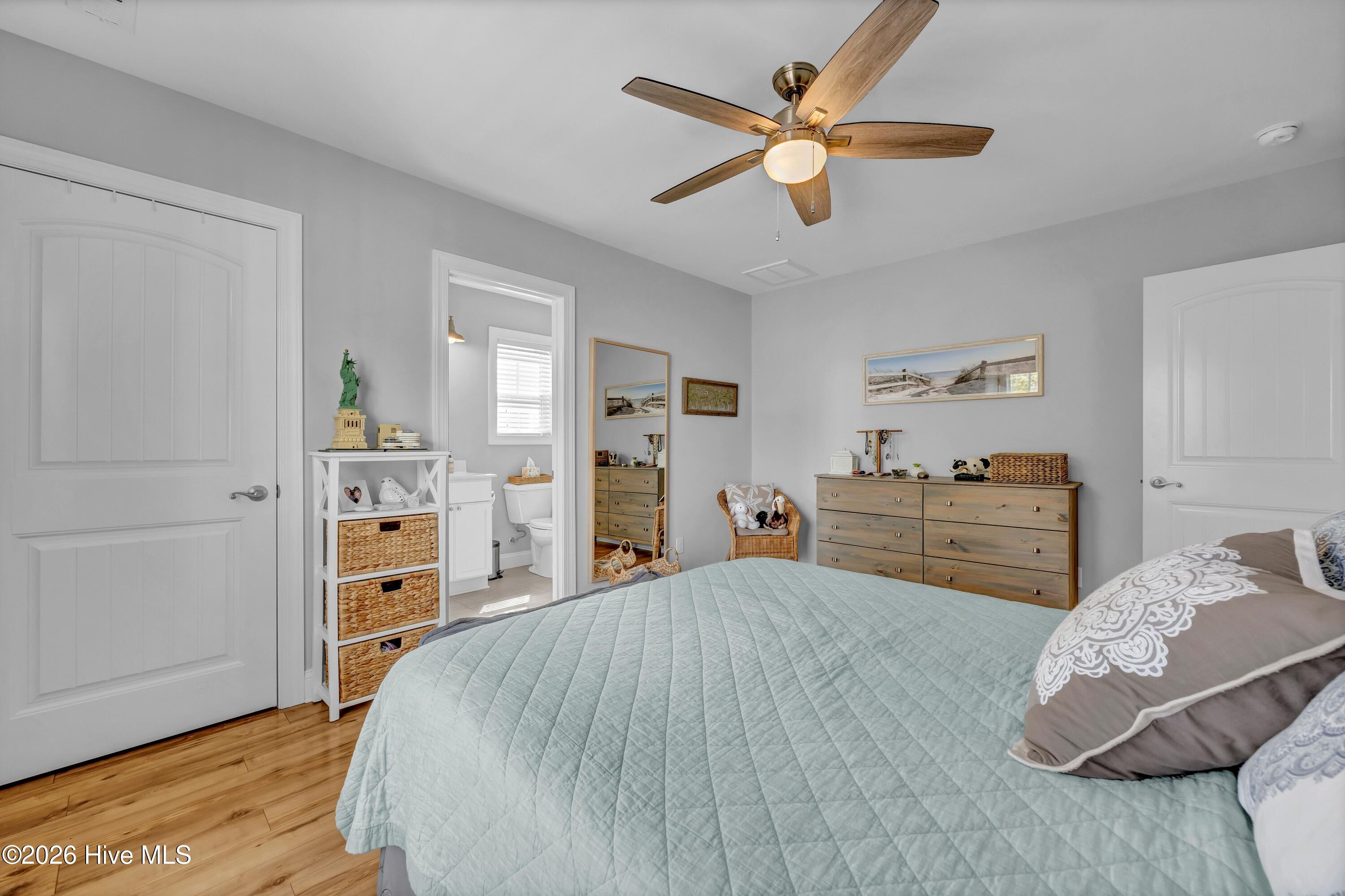 100565000 | Photo 23