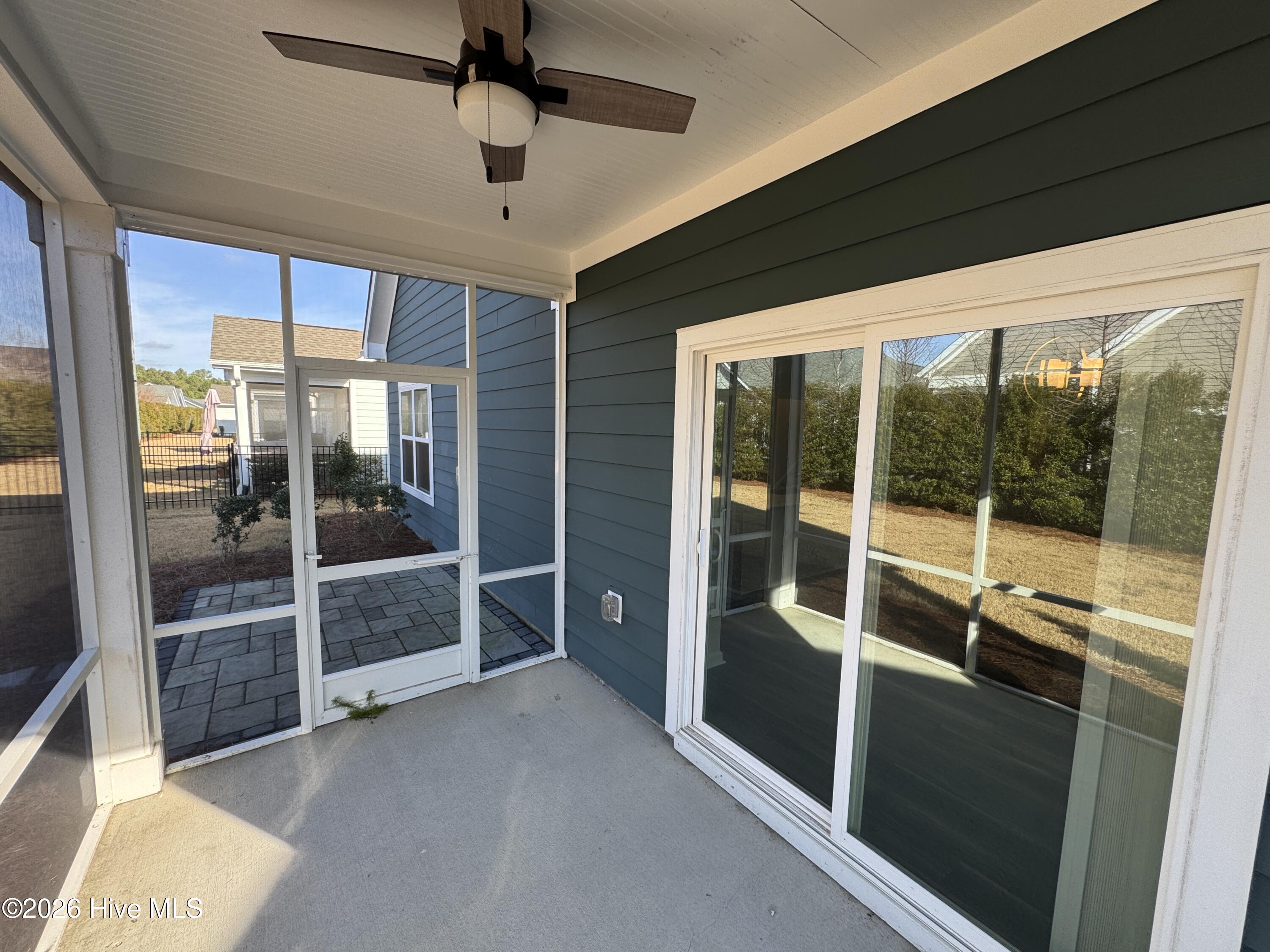 100548748 | Photo 23